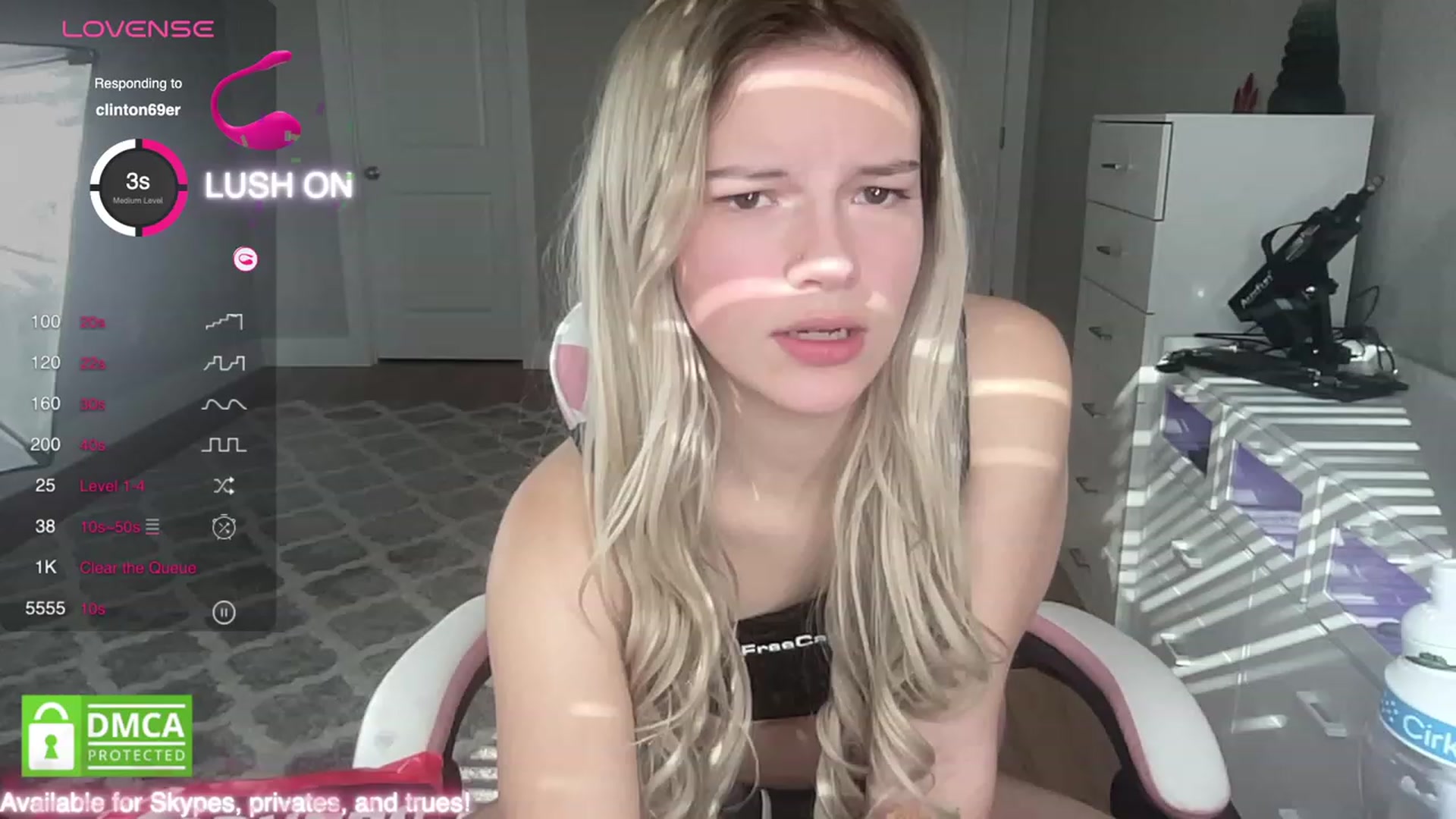 Gallery image thumbnail from Sarahsweets18's myfreecams stream on, 10/29/2023, 15:20 image 8 of 20