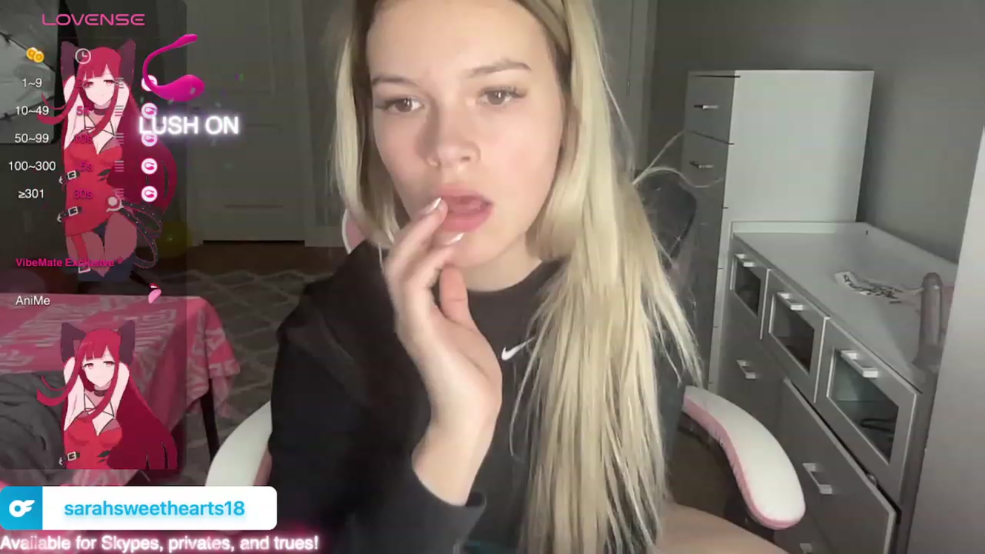 Gallery image thumbnail from Sarahsweets18's myfreecams stream on, 11/14/2023, 19:45 image 5 of 20