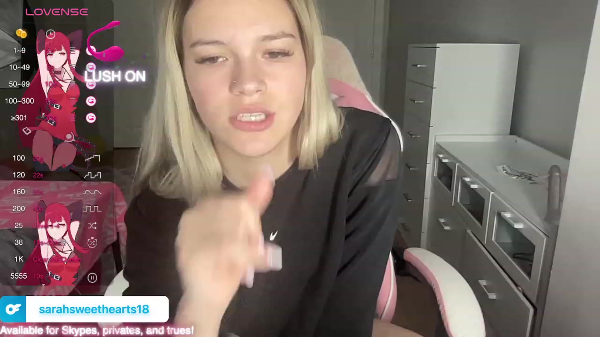 Gallery image thumbnail from Sarahsweets18's myfreecams stream on, 11/14/2023, 19:45 image 14 of 20