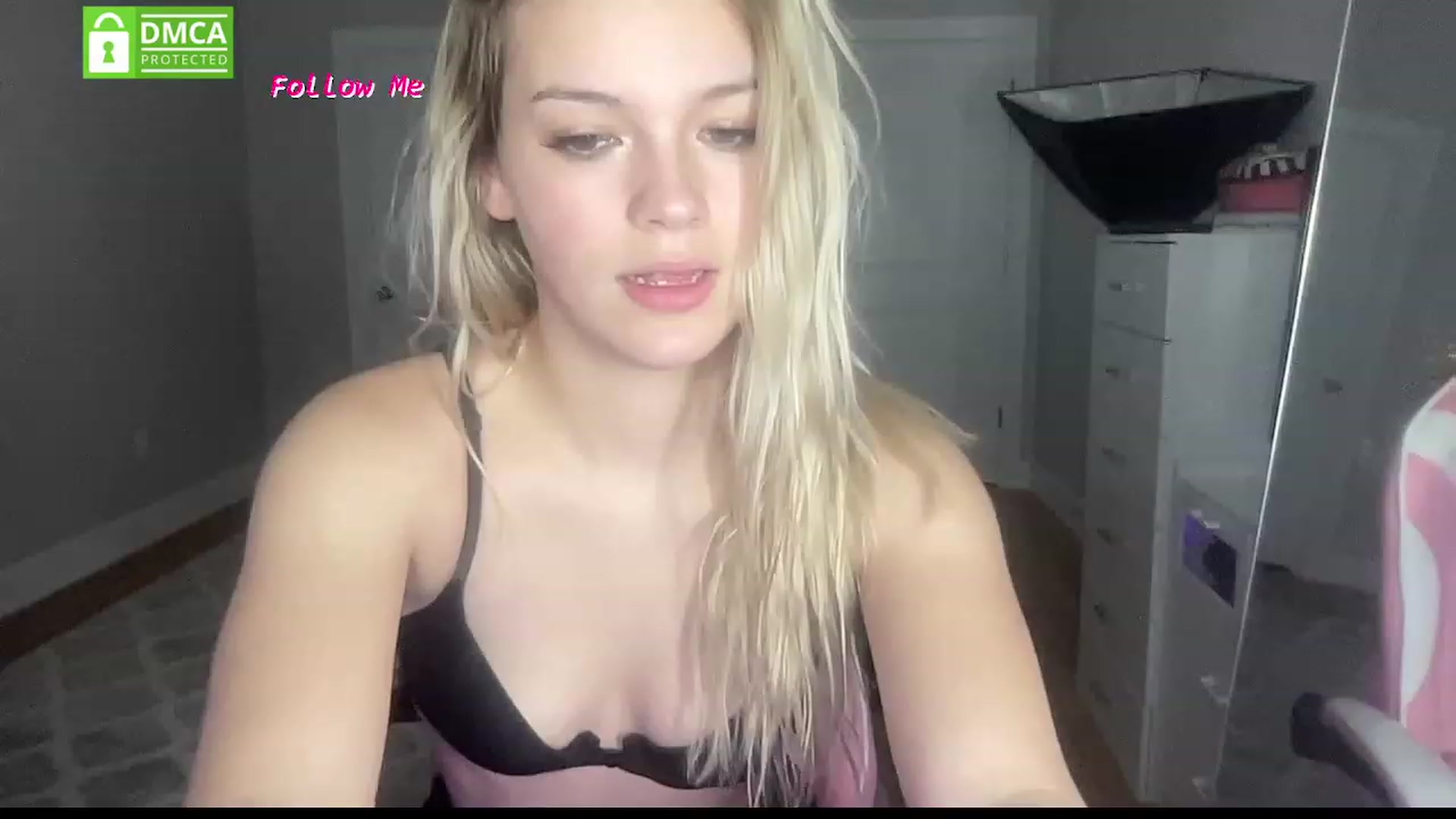 Gallery image thumbnail from Sarahsweets18's myfreecams stream on, 01/01/2024, 18:13 image 7 of 20