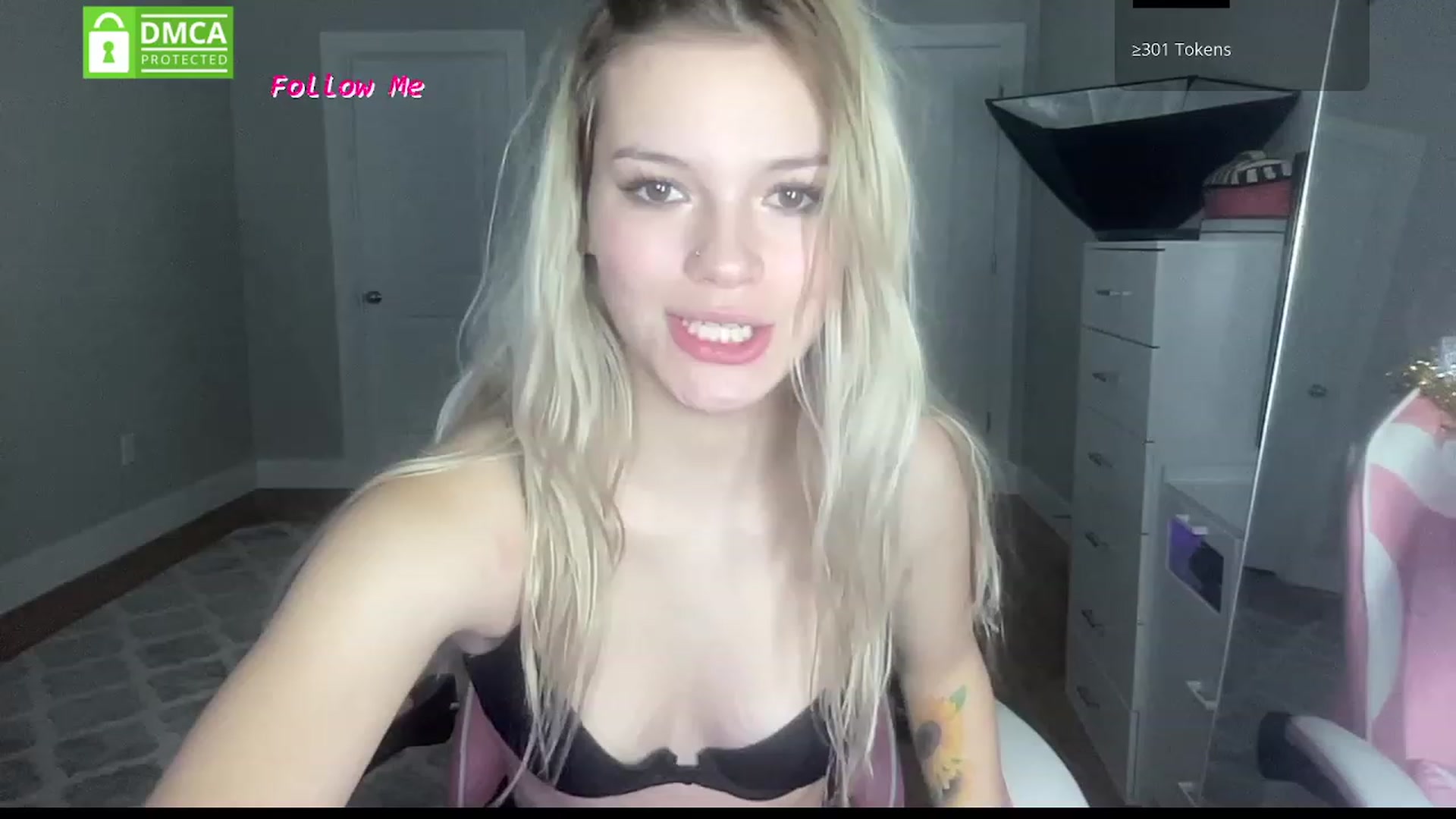 Gallery image thumbnail from Sarahsweets18's myfreecams stream on, 01/01/2024, 18:13 image 13 of 20