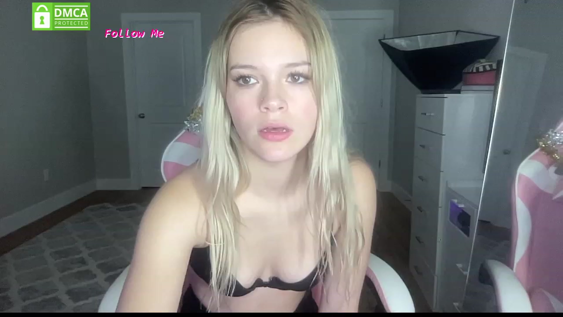 Gallery image thumbnail from Sarahsweets18's myfreecams stream on, 01/01/2024, 18:13 image 5 of 20