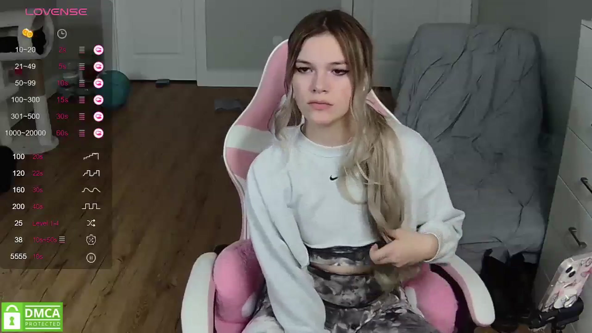 Gallery image thumbnail from Sarahsweets18's myfreecams stream on, 03/28/2024, 04:12 image 17 of 20
