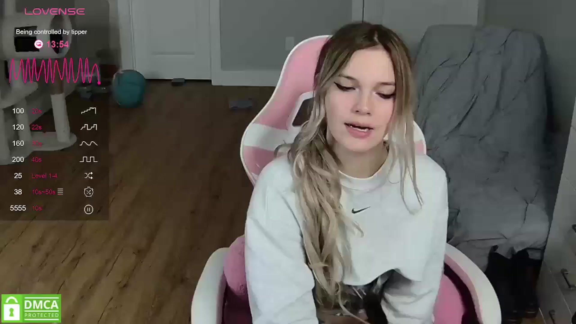 Gallery image thumbnail from Sarahsweets18's myfreecams stream on, 03/28/2024, 04:12 image 1 of 20