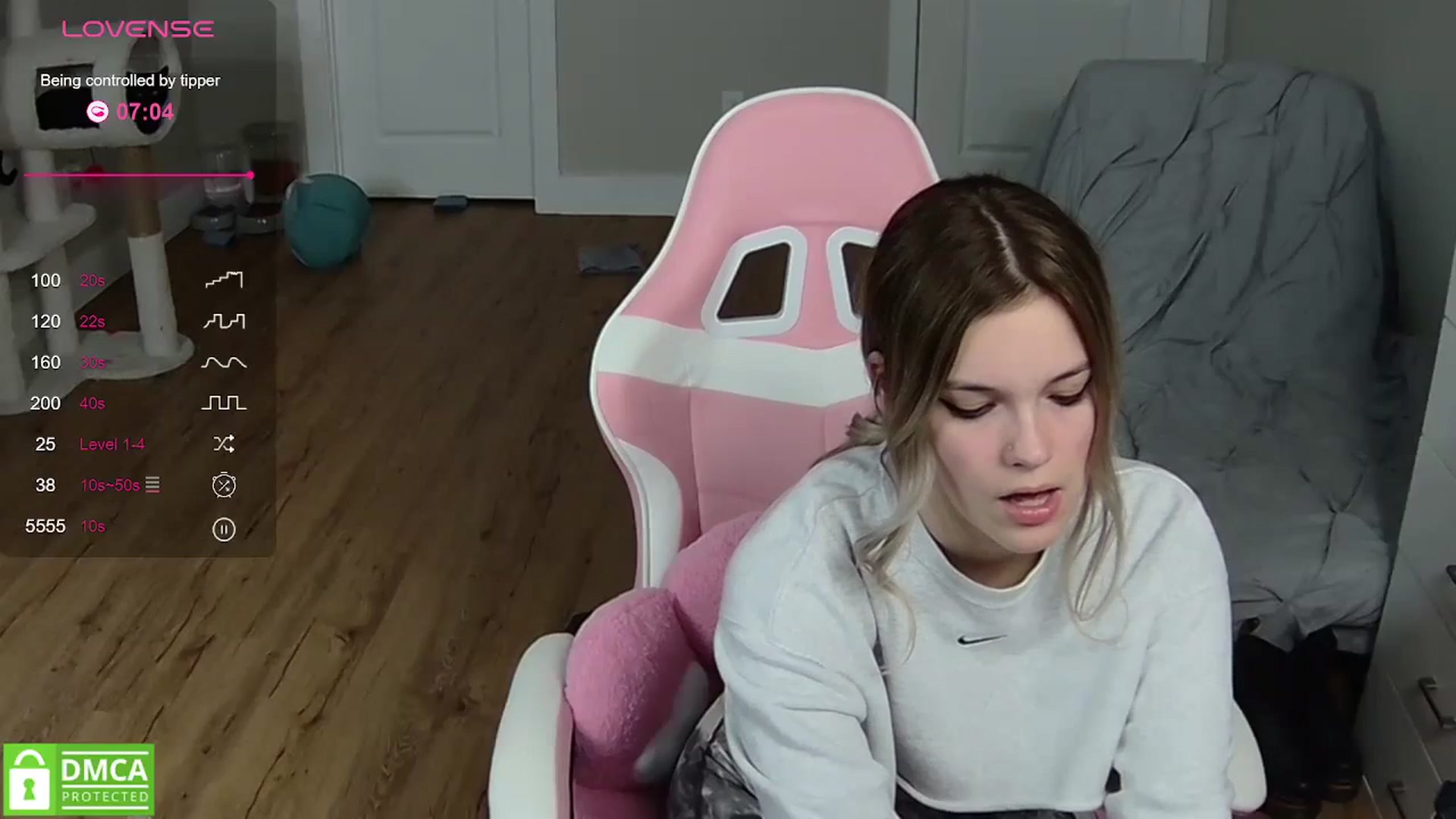 Gallery image thumbnail from Sarahsweets18's myfreecams stream on, 03/28/2024, 04:12 image 6 of 20