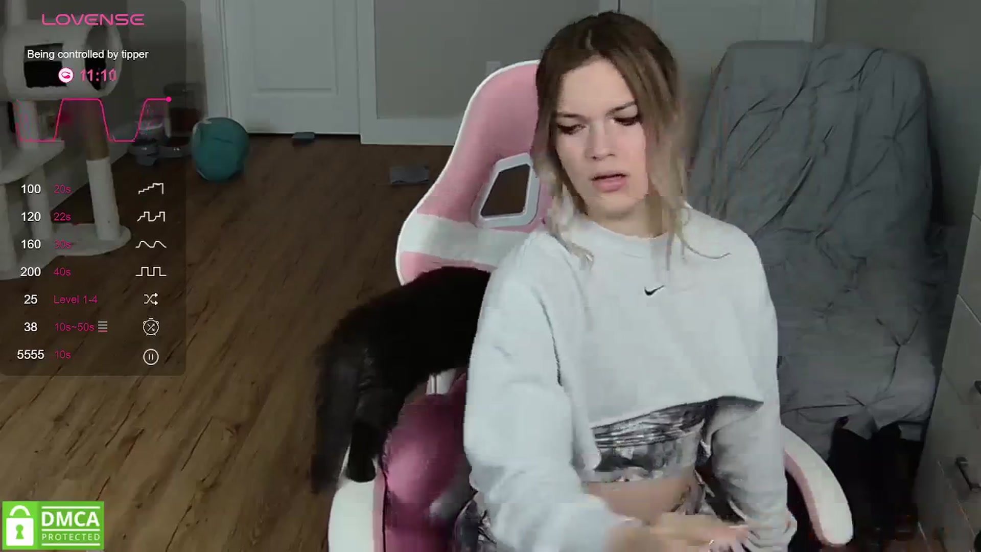 Gallery image thumbnail from Sarahsweets18's myfreecams stream on, 03/28/2024, 04:12 image 3 of 20