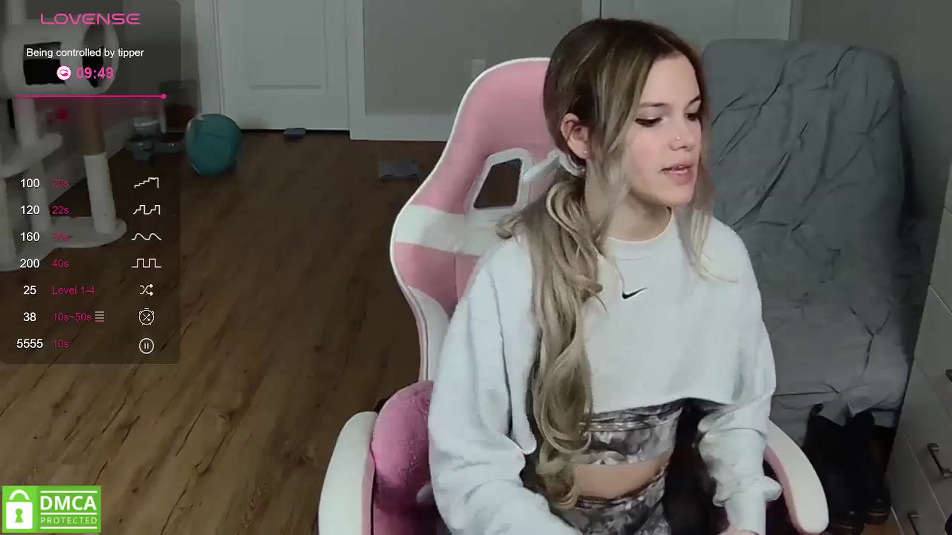 Gallery image thumbnail from Sarahsweets18's myfreecams stream on, 03/28/2024, 04:12 image 4 of 20