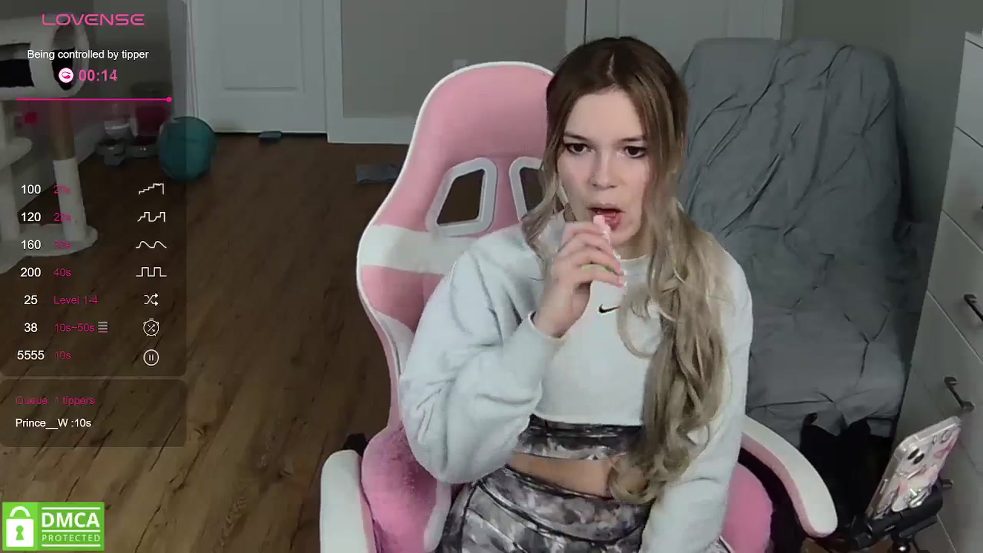 Gallery image thumbnail from Sarahsweets18's myfreecams stream on, 03/28/2024, 04:12 image 11 of 20