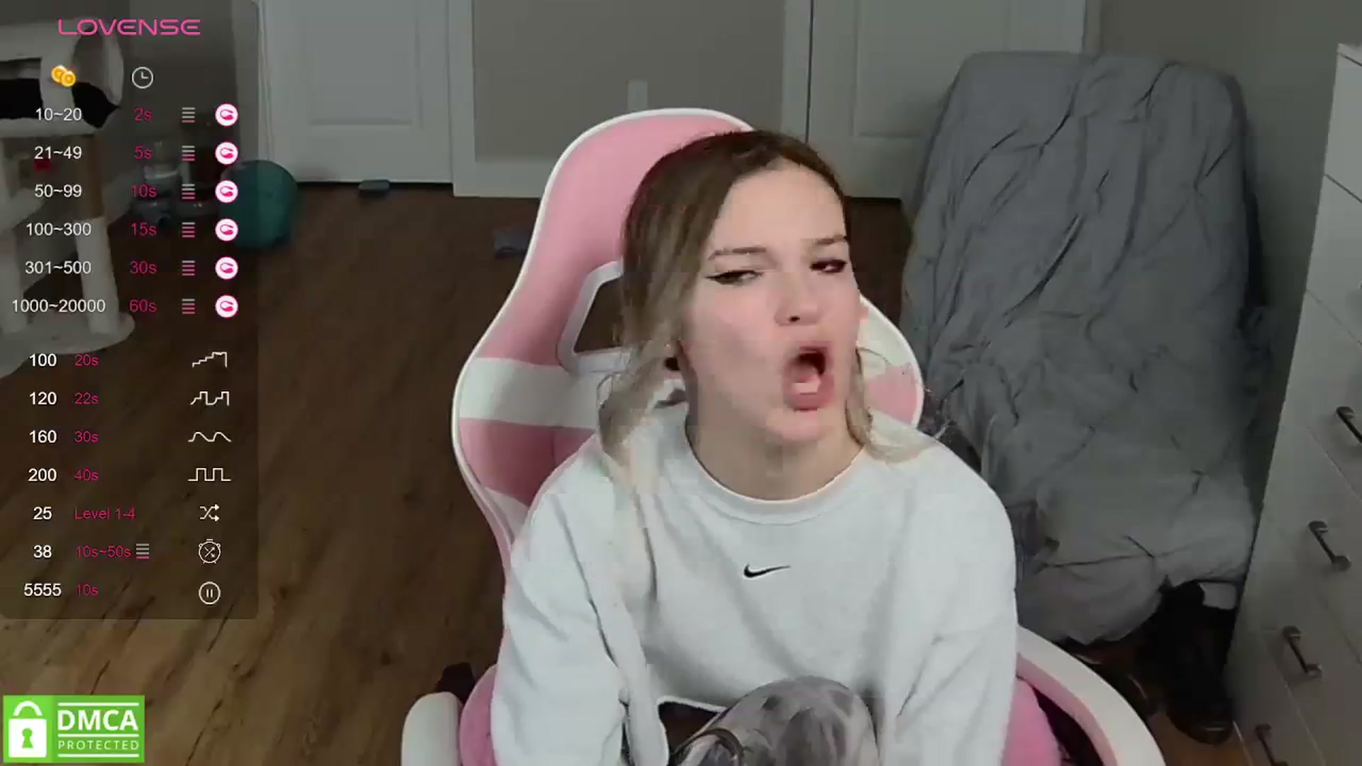 Gallery image thumbnail from Sarahsweets18's myfreecams stream on, 03/28/2024, 04:59 image 8 of 20
