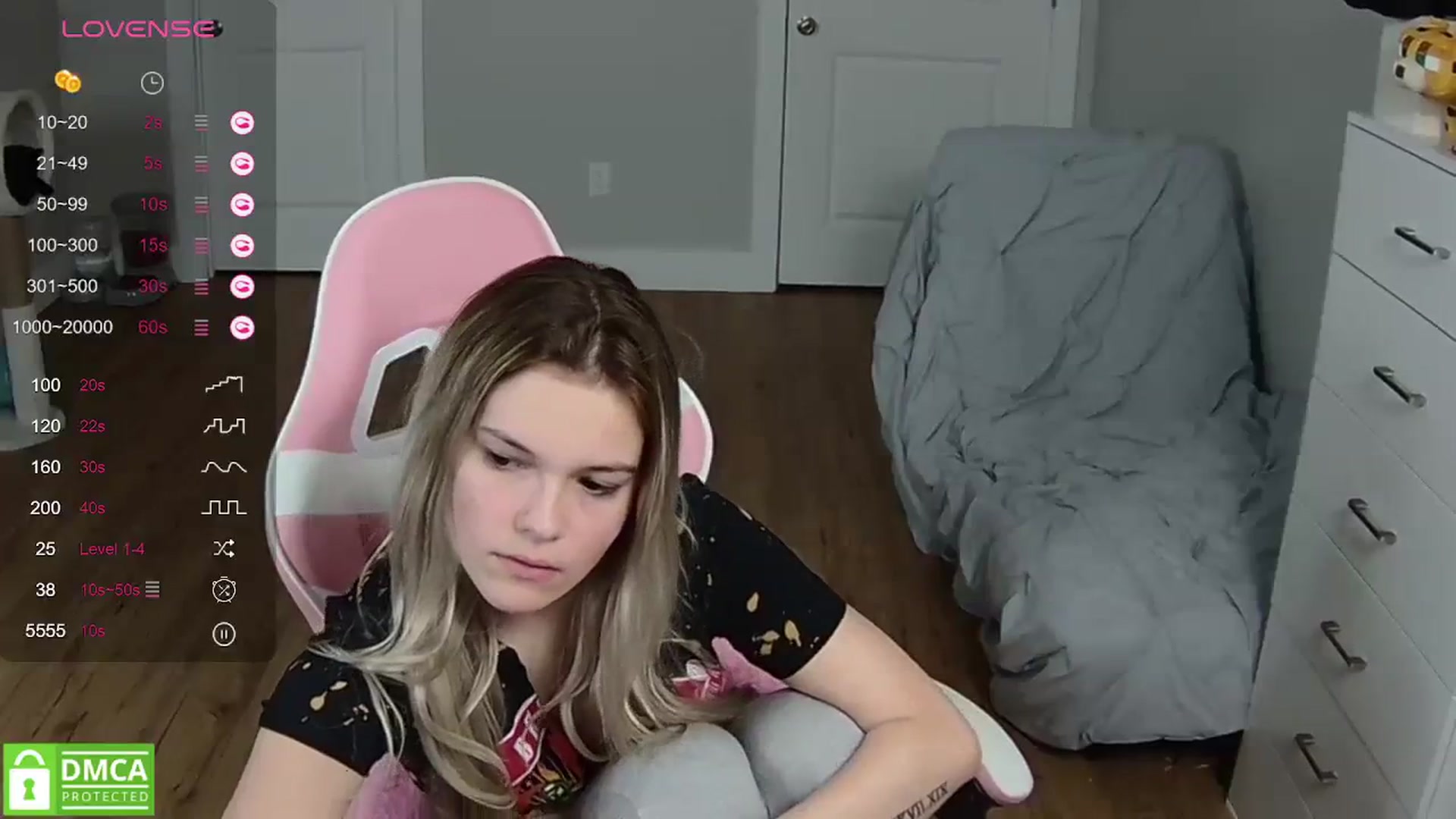 Gallery image thumbnail from Sarahsweets18's myfreecams stream on, 03/29/2024, 24:00 image 18 of 20