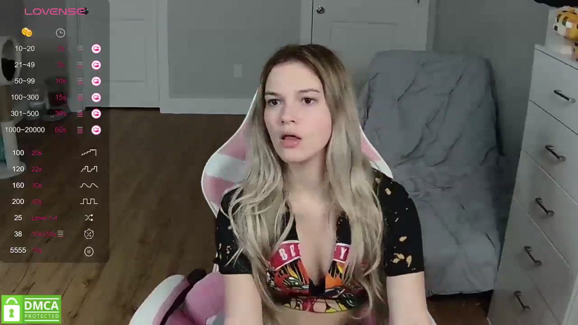 Gallery image thumbnail from Sarahsweets18's myfreecams stream on, 03/29/2024, 24:00 image 2 of 20