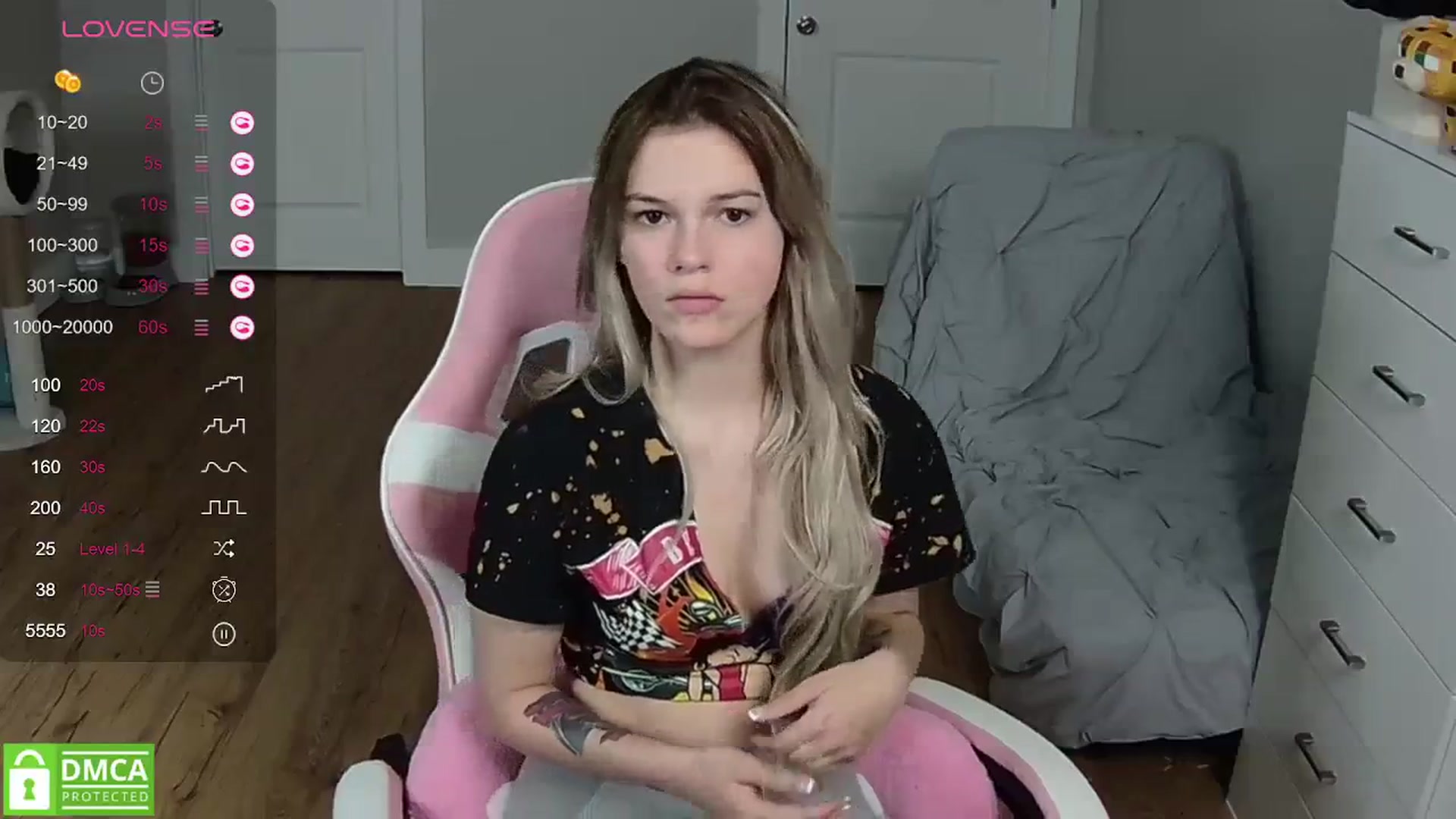 Gallery image thumbnail from Sarahsweets18's myfreecams stream on, 03/29/2024, 24:00 image 12 of 20