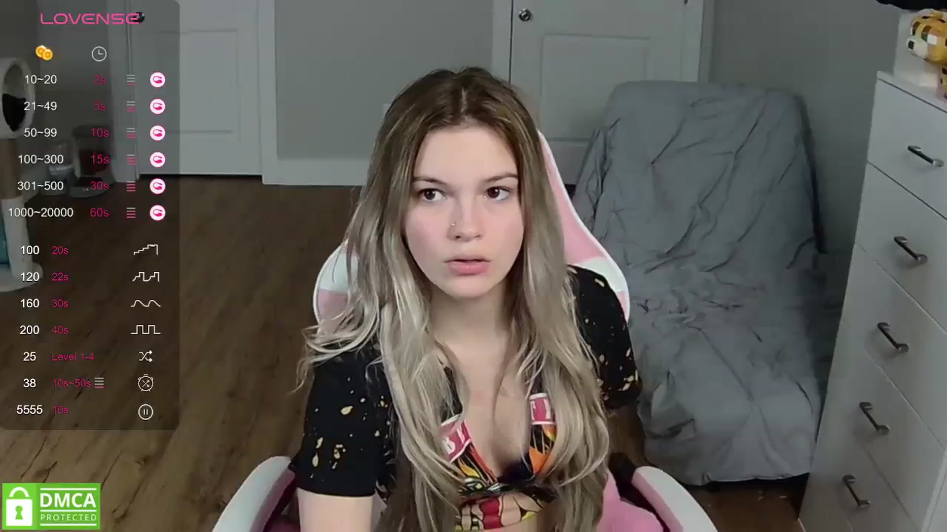 Gallery image thumbnail from Sarahsweets18's myfreecams stream on, 03/29/2024, 24:00 image 6 of 20