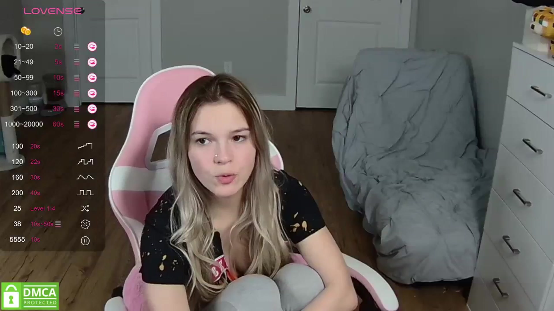 Gallery image thumbnail from Sarahsweets18's myfreecams stream on, 03/29/2024, 24:00 image 19 of 20