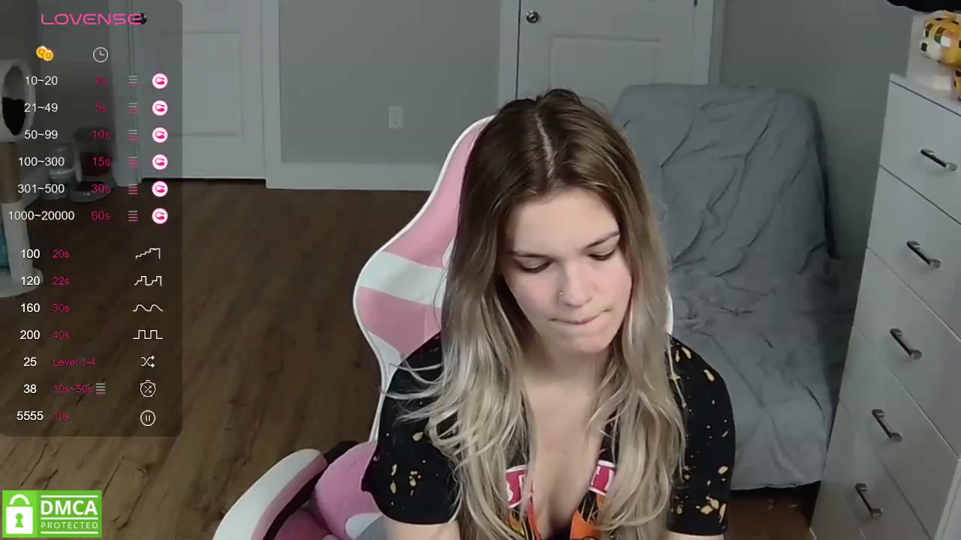 Gallery image thumbnail from Sarahsweets18's myfreecams stream on, 03/29/2024, 24:00 image 4 of 20