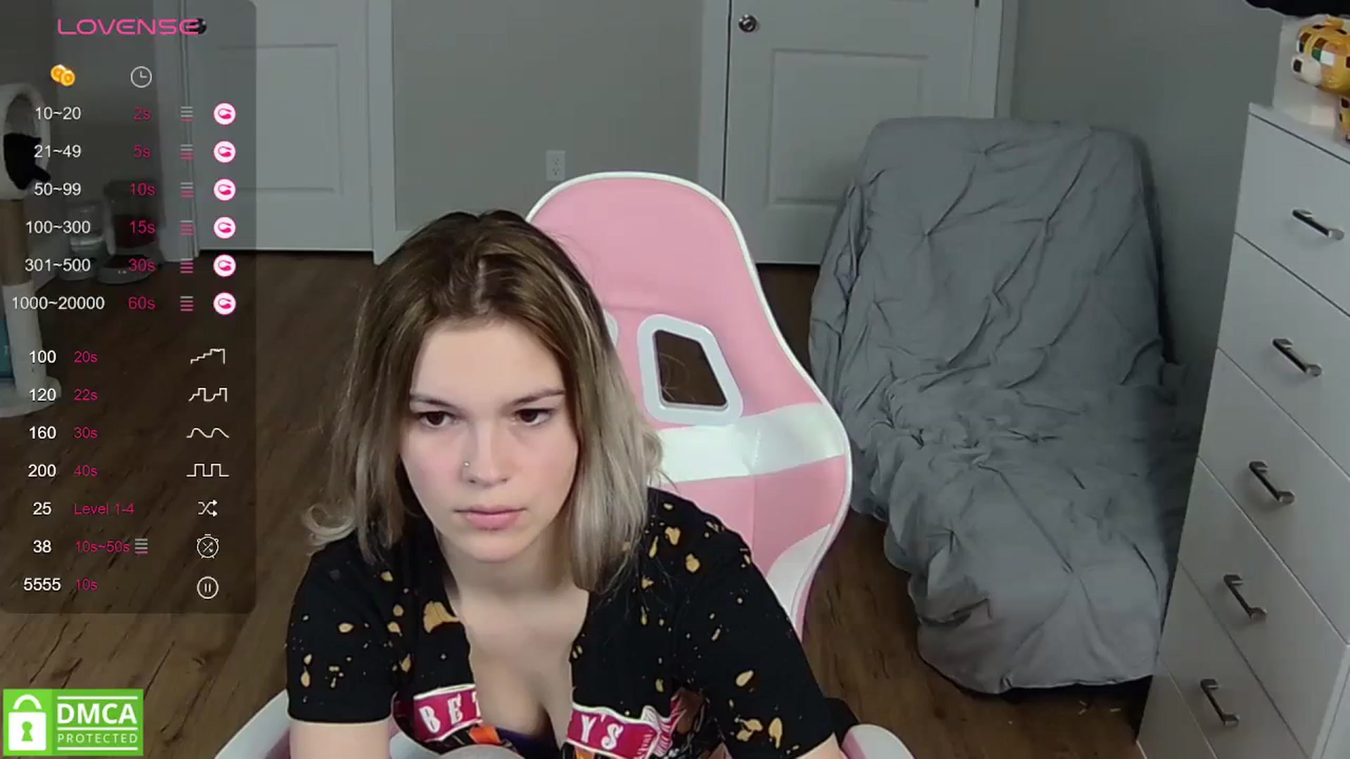 Gallery image thumbnail from Sarahsweets18's myfreecams stream on, 03/29/2024, 24:00 image 16 of 20