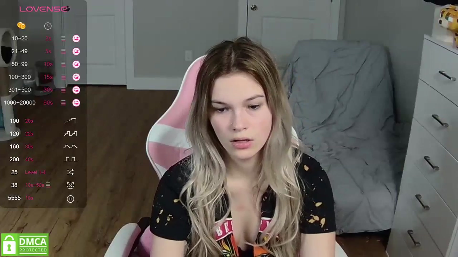 Gallery image thumbnail from Sarahsweets18's myfreecams stream on, 03/29/2024, 24:00 image 3 of 20