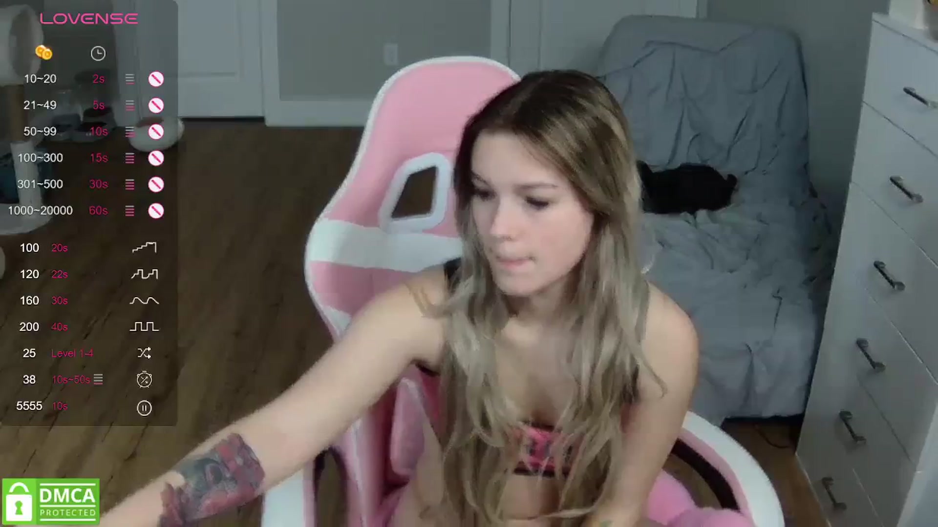 Gallery image thumbnail from Sarahsweets18's myfreecams stream on, 04/01/2024, 06:03 image 18 of 20