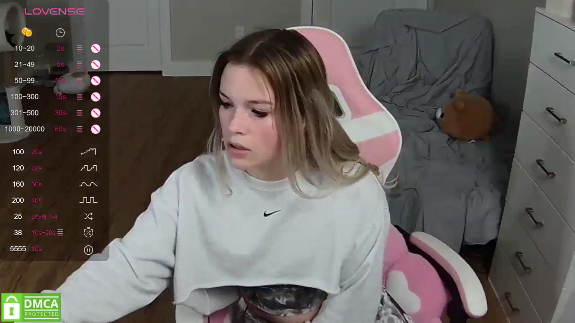 Gallery image thumbnail from Sarahsweets18's myfreecams stream on, 04/02/2024, 24:16 image 3 of 20