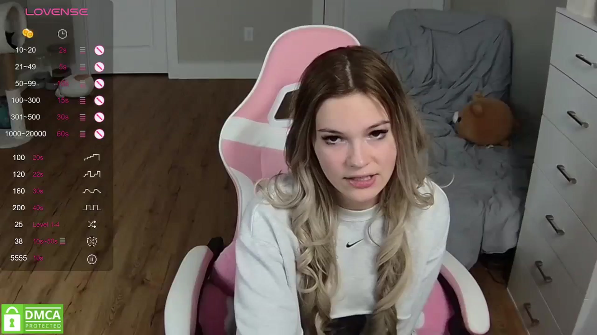 Gallery image thumbnail from Sarahsweets18's myfreecams stream on, 04/02/2024, 24:16 image 1 of 20