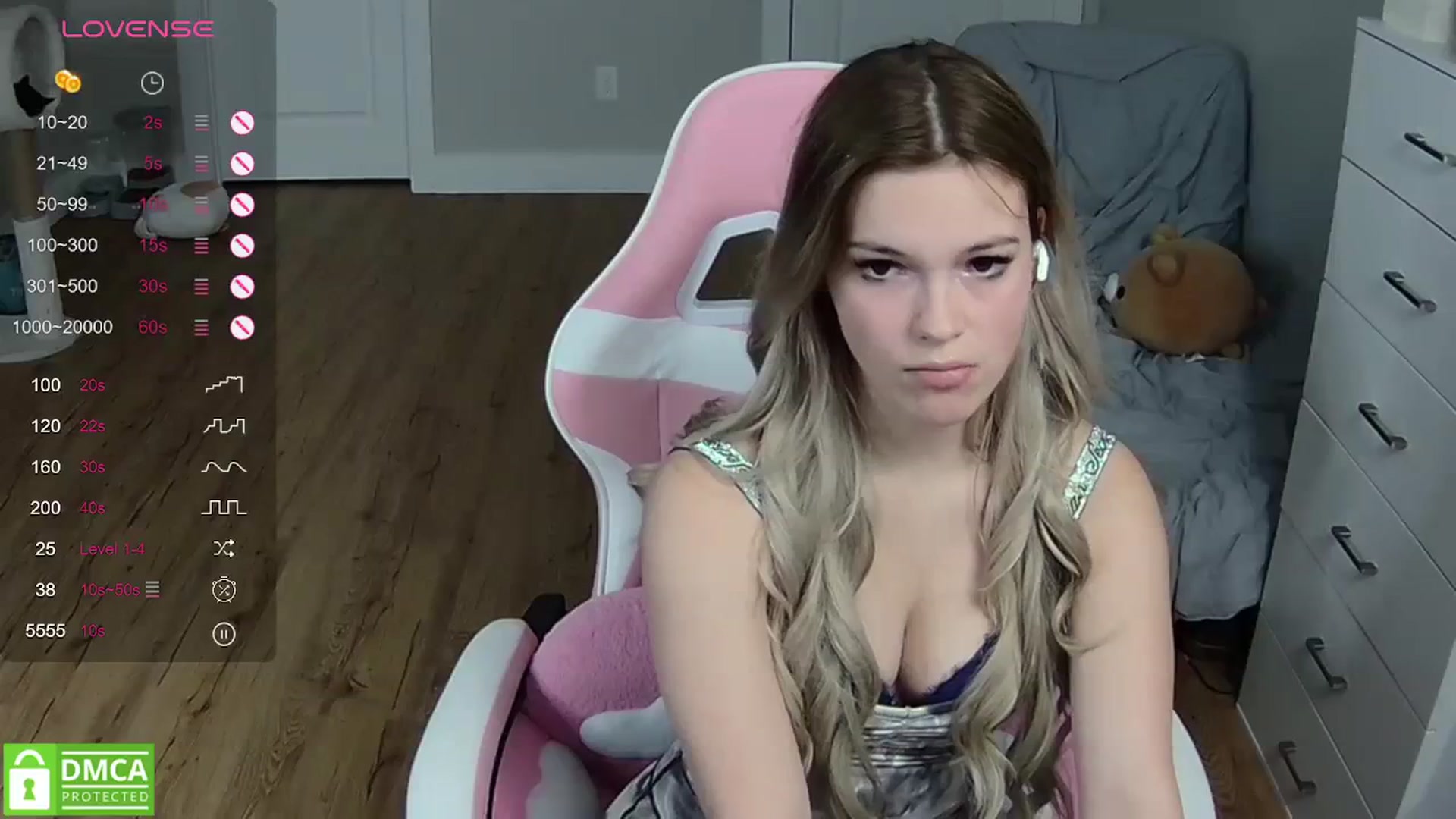 Gallery image thumbnail from Sarahsweets18's myfreecams stream on, 04/02/2024, 24:16 image 13 of 20