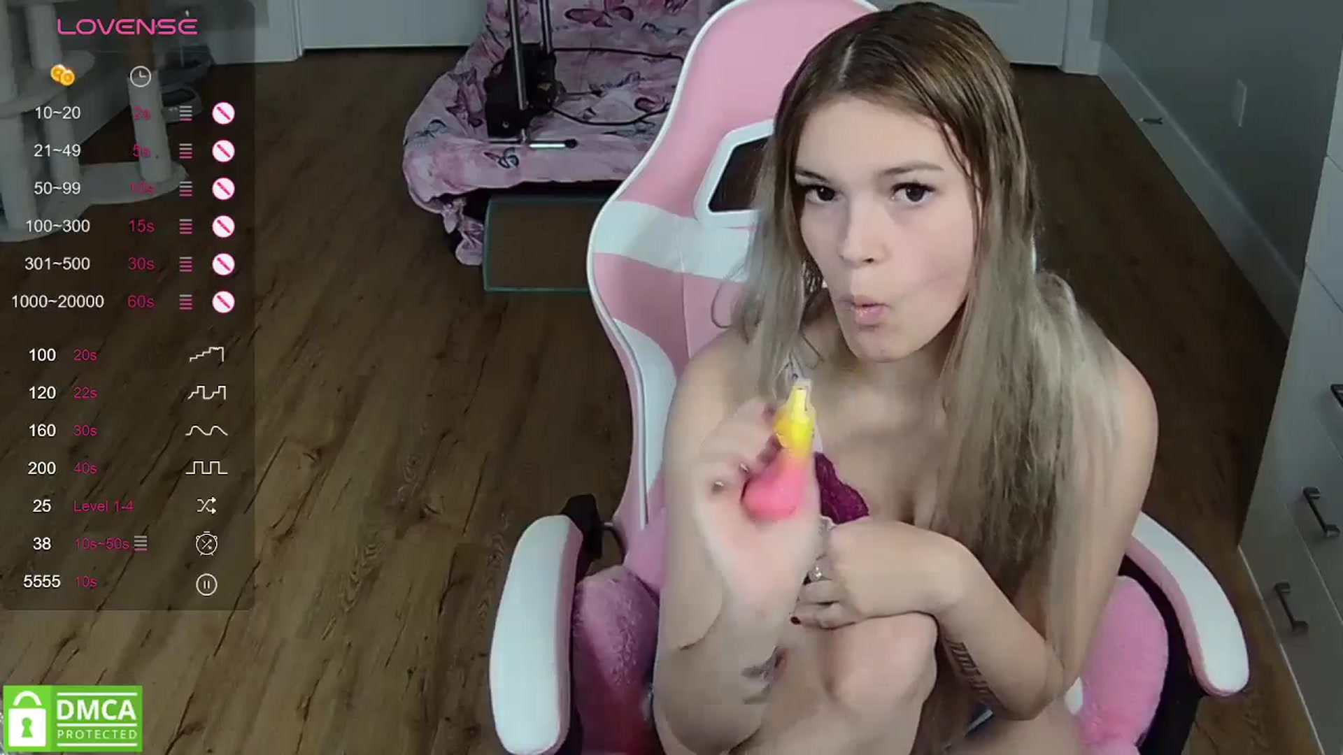 Gallery image thumbnail from Sarahsweets18's myfreecams stream on, 04/17/2024, 18:39 image 13 of 20