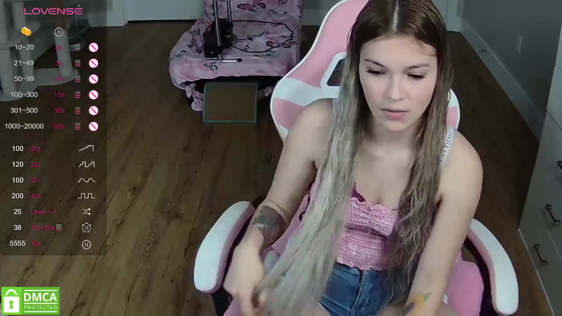 Gallery image thumbnail from Sarahsweets18's myfreecams stream on, 04/17/2024, 18:39 image 4 of 20