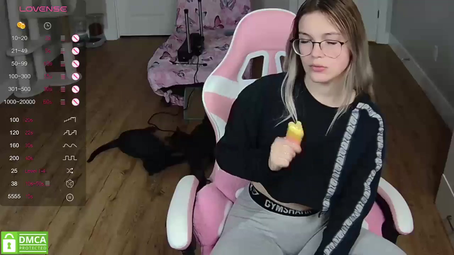 Gallery image thumbnail from Sarahsweets18's myfreecams stream on, 04/22/2024, 05:24 image 3 of 20