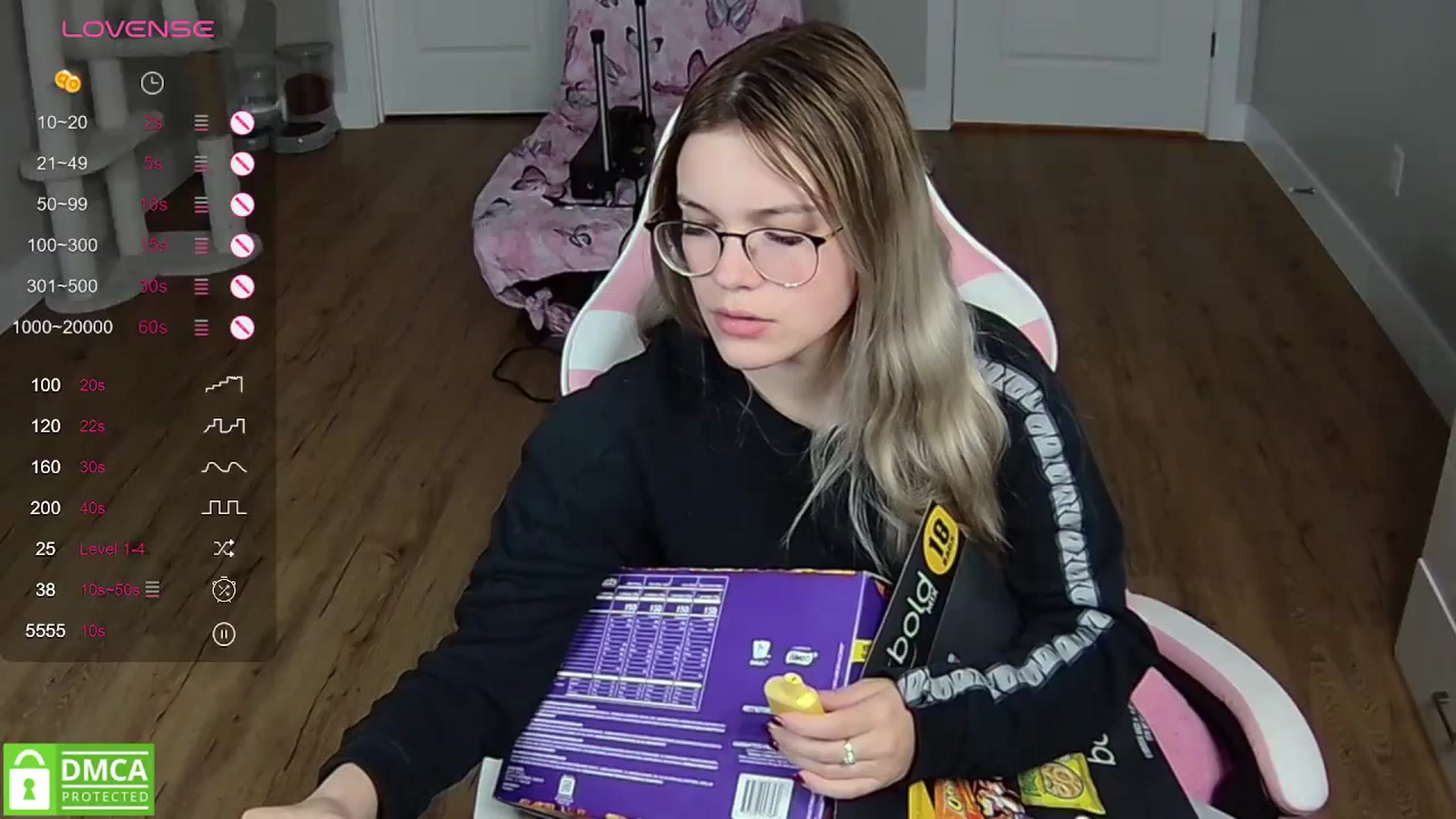 Gallery image thumbnail from Sarahsweets18's myfreecams stream on, 04/22/2024, 05:24 image 19 of 20
