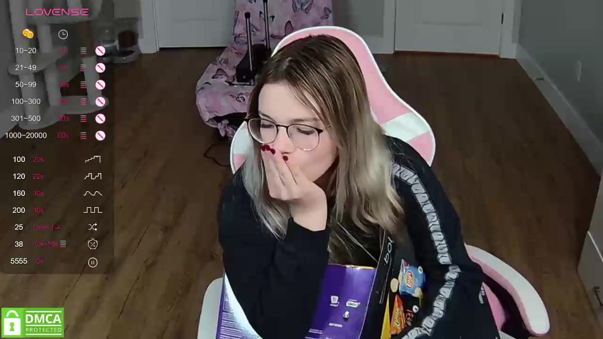 Gallery image thumbnail from Sarahsweets18's myfreecams stream on, 04/22/2024, 05:24 image 18 of 20