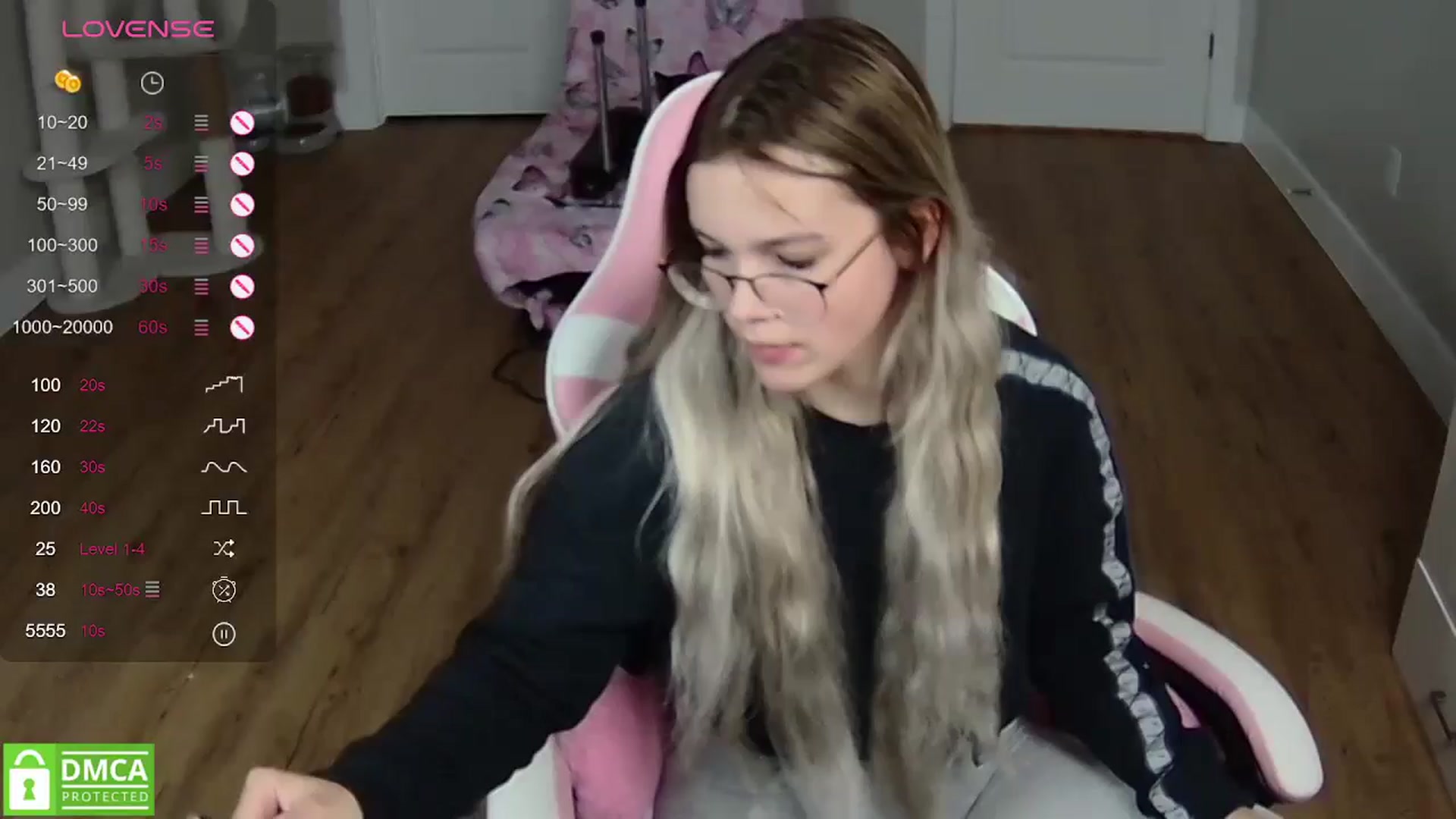Gallery image thumbnail from Sarahsweets18's myfreecams stream on, 04/22/2024, 05:24 image 15 of 20