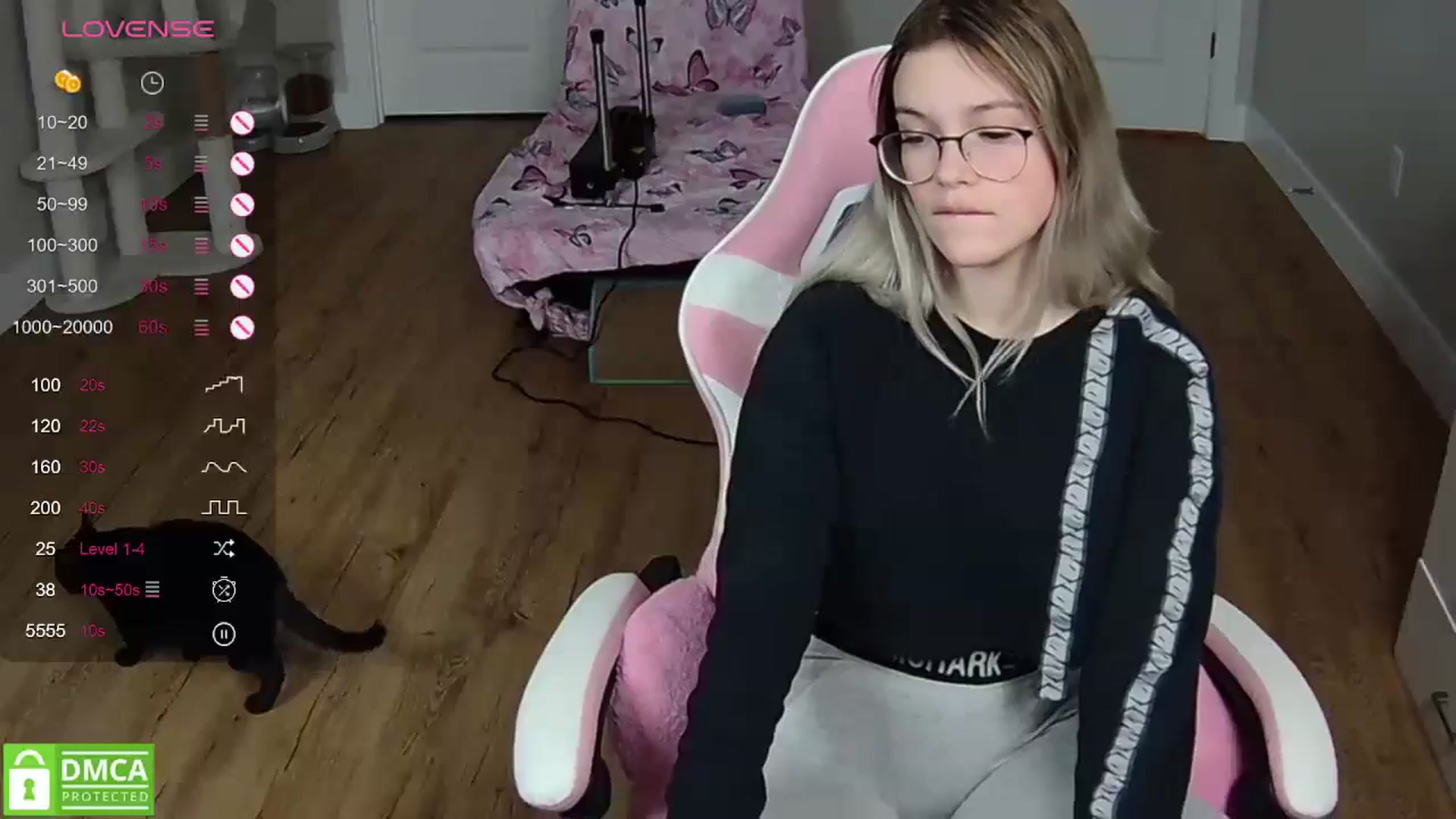 Gallery image thumbnail from Sarahsweets18's myfreecams stream on, 04/22/2024, 05:24 image 9 of 20