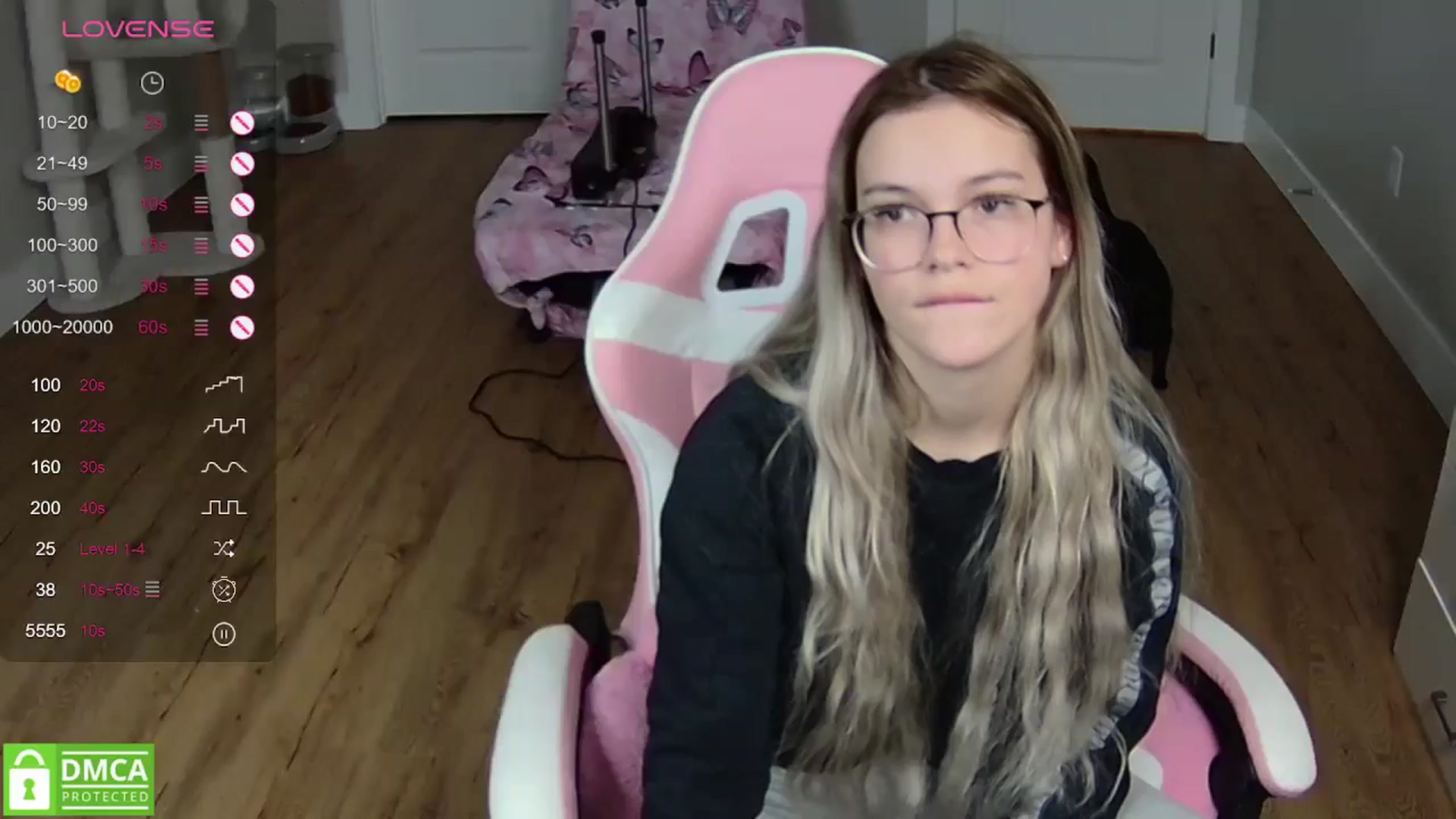 Gallery image thumbnail from Sarahsweets18's myfreecams stream on, 04/22/2024, 05:24 image 1 of 20