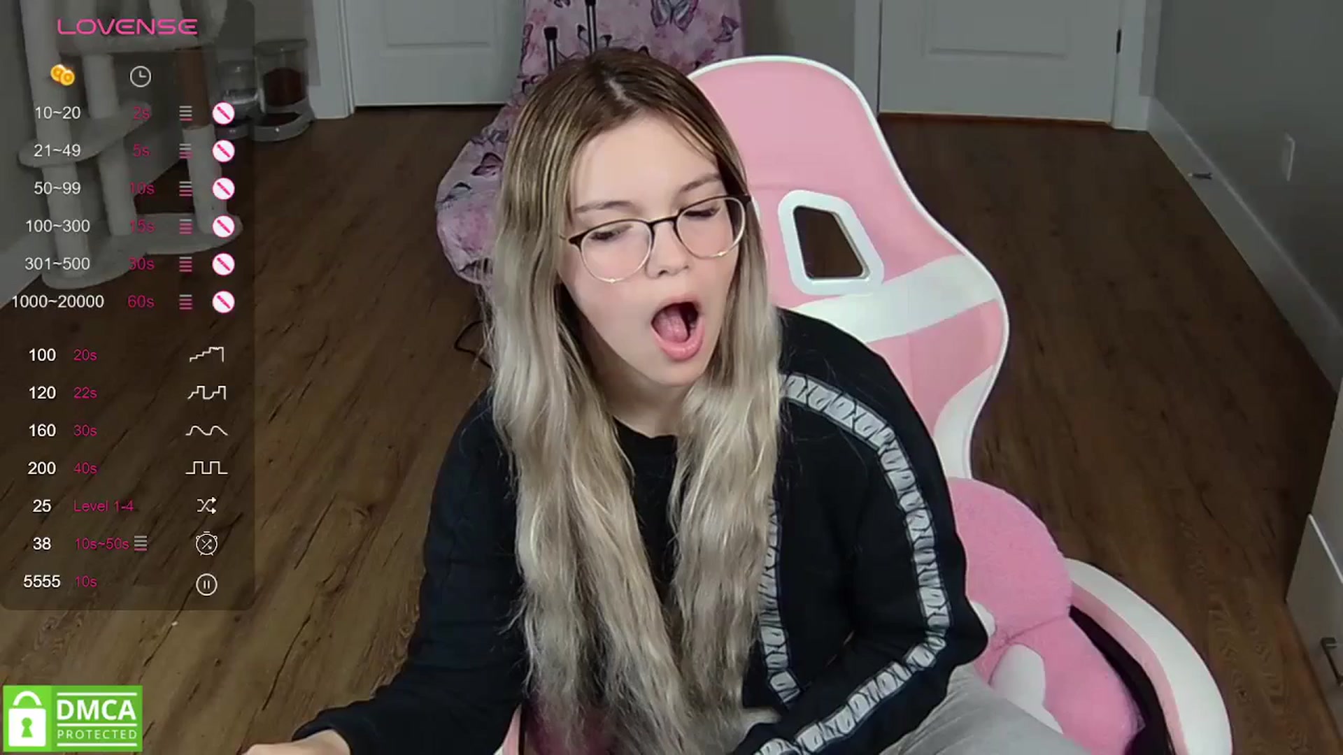 Gallery image thumbnail from Sarahsweets18's myfreecams stream on, 04/22/2024, 05:24 image 14 of 20