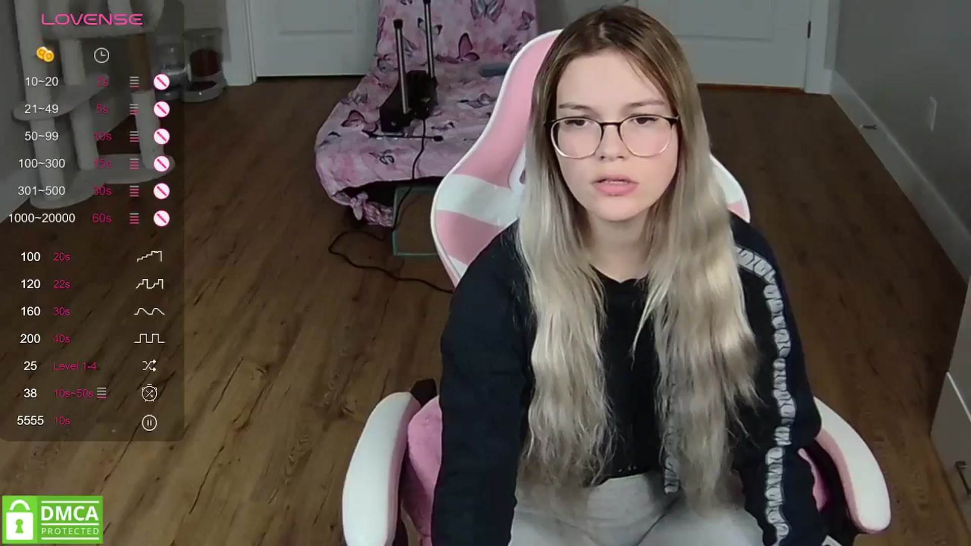 Gallery image thumbnail from Sarahsweets18's myfreecams stream on, 04/22/2024, 05:24 image 6 of 20