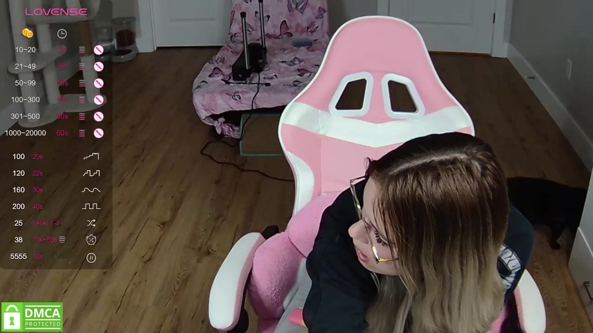 Gallery image thumbnail from Sarahsweets18's myfreecams stream on, 04/22/2024, 05:24 image 5 of 20