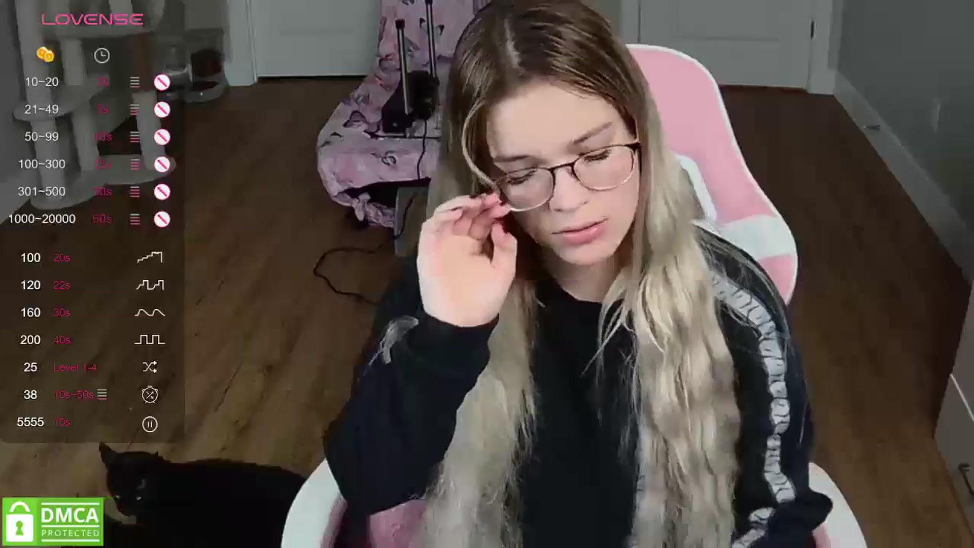 Gallery image thumbnail from Sarahsweets18's myfreecams stream on, 04/22/2024, 05:24 image 2 of 20