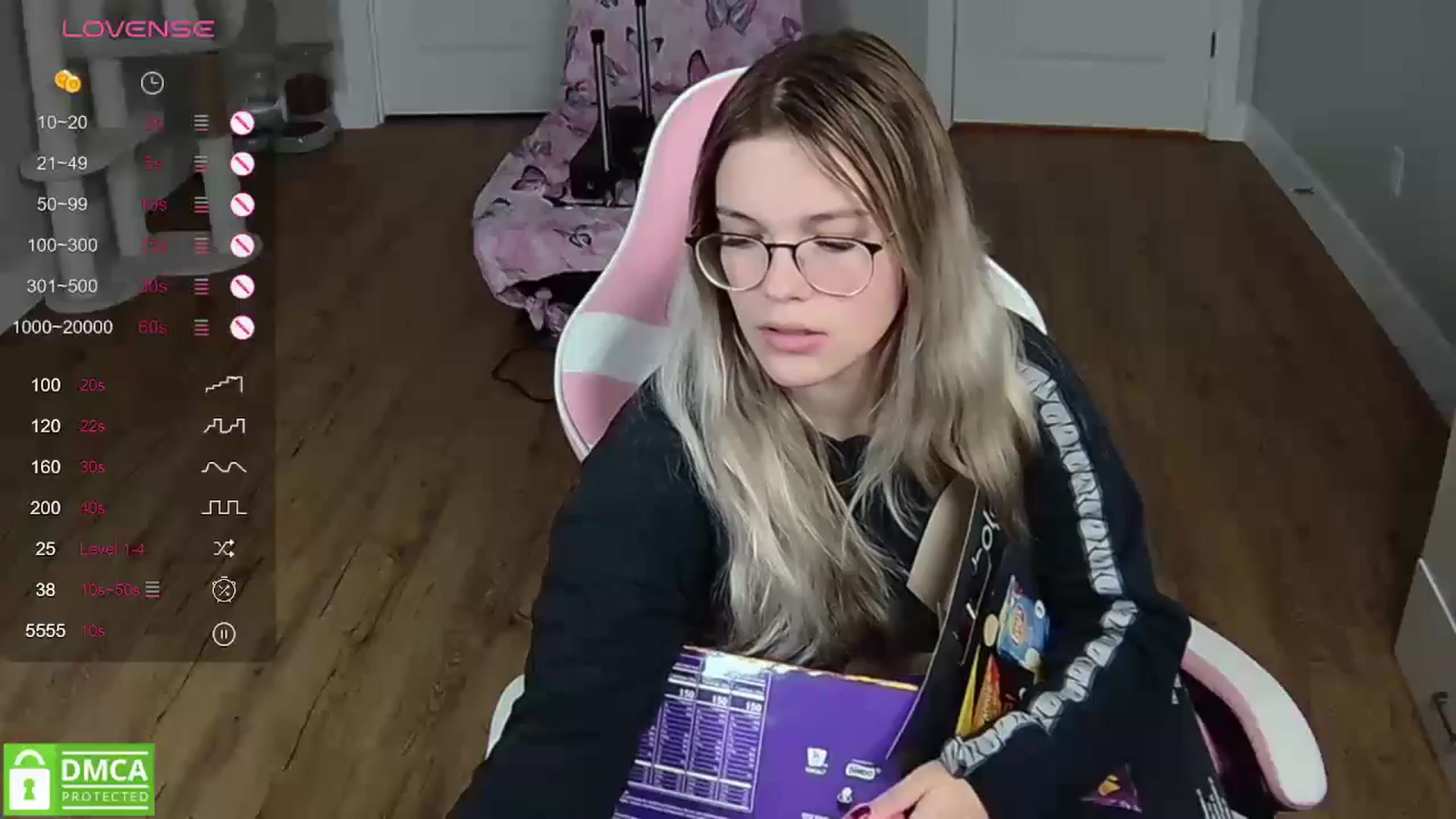 Gallery image thumbnail from Sarahsweets18's myfreecams stream on, 04/22/2024, 05:24 image 17 of 20