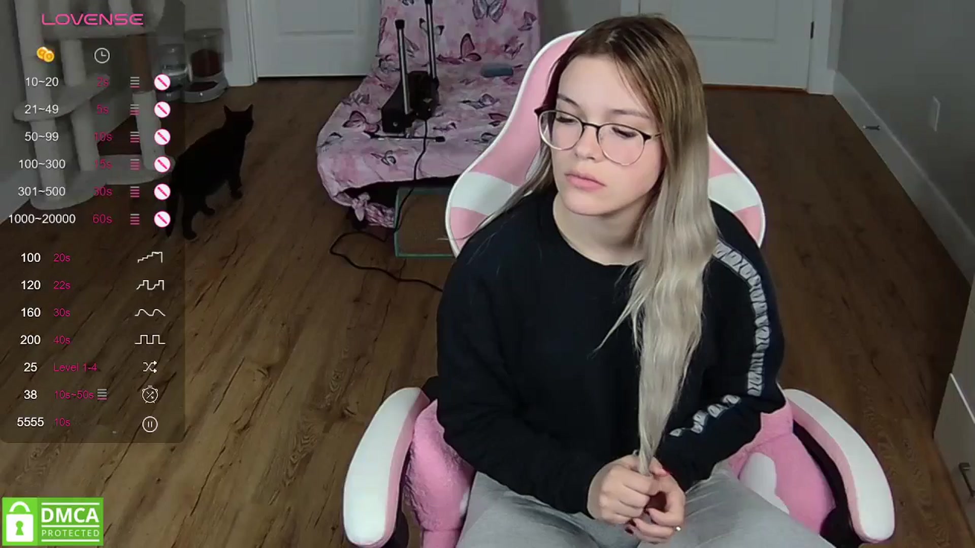 Gallery image thumbnail from Sarahsweets18's myfreecams stream on, 04/22/2024, 05:24 image 7 of 20