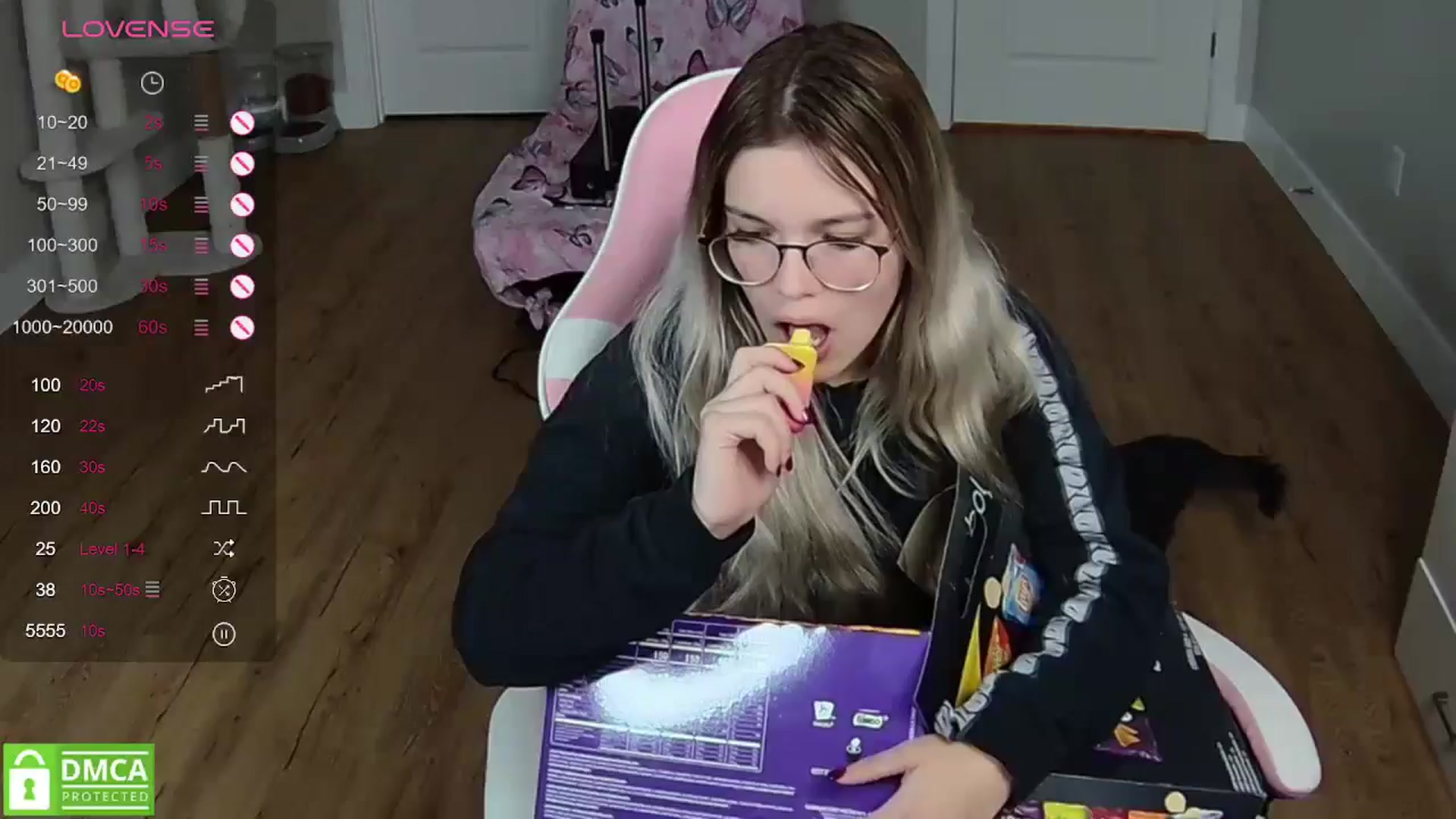 Gallery image thumbnail from Sarahsweets18's myfreecams stream on, 04/22/2024, 05:24 image 16 of 20
