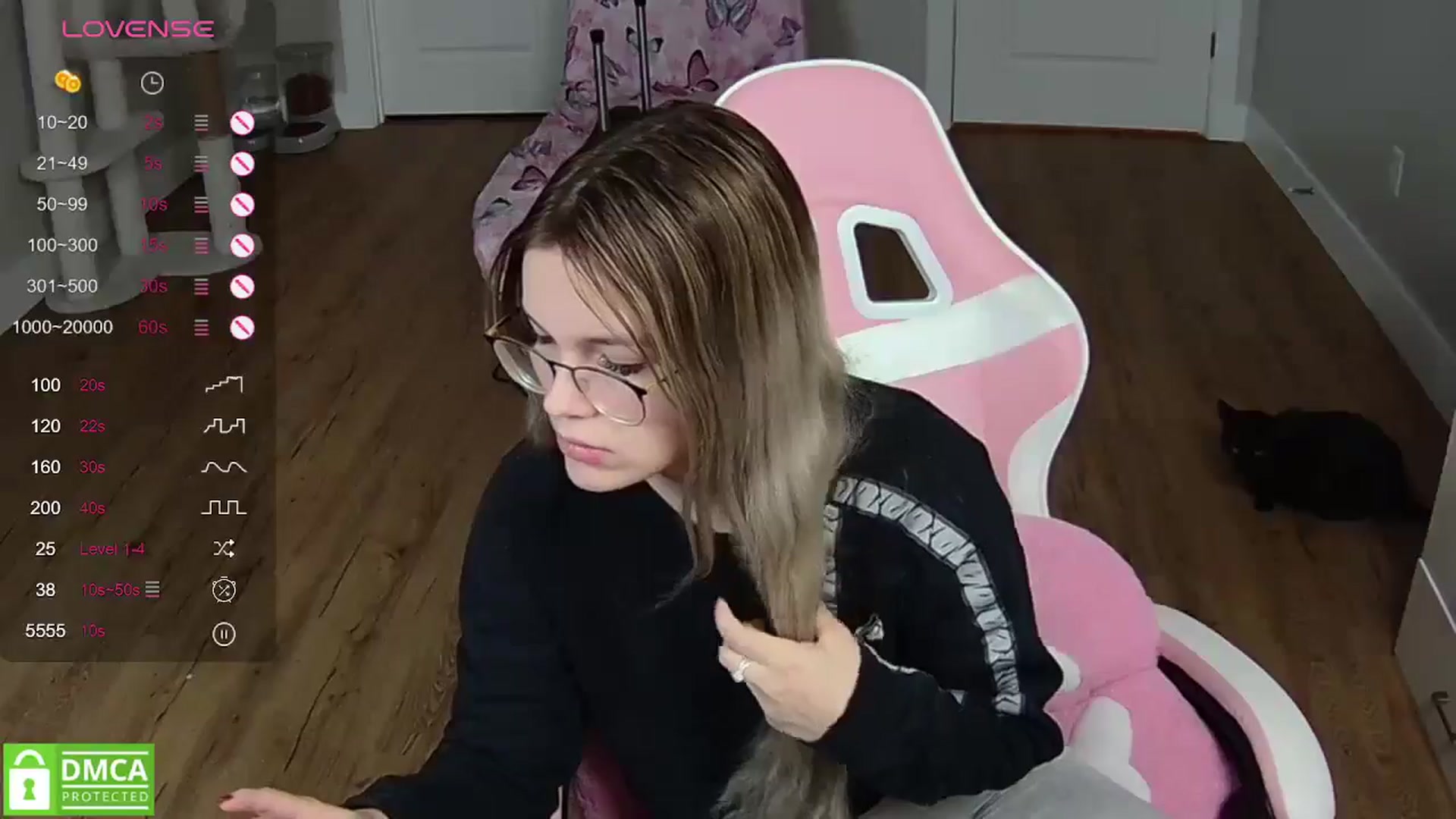 Gallery image thumbnail from Sarahsweets18's myfreecams stream on, 04/22/2024, 05:24 image 13 of 20