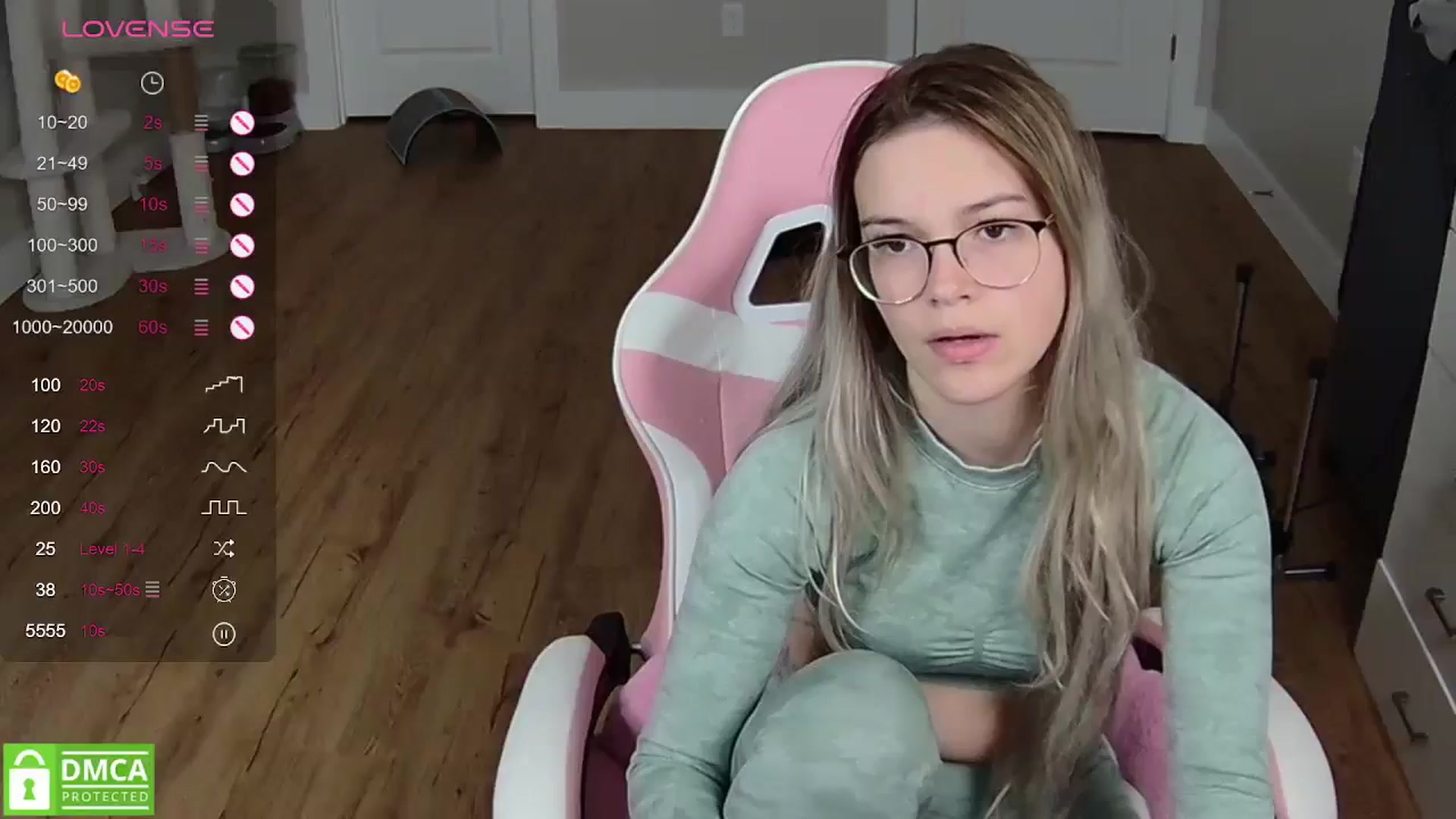 Gallery image thumbnail from Sarahsweets18's myfreecams stream on, 04/23/2024, 15:15 image 1 of 20