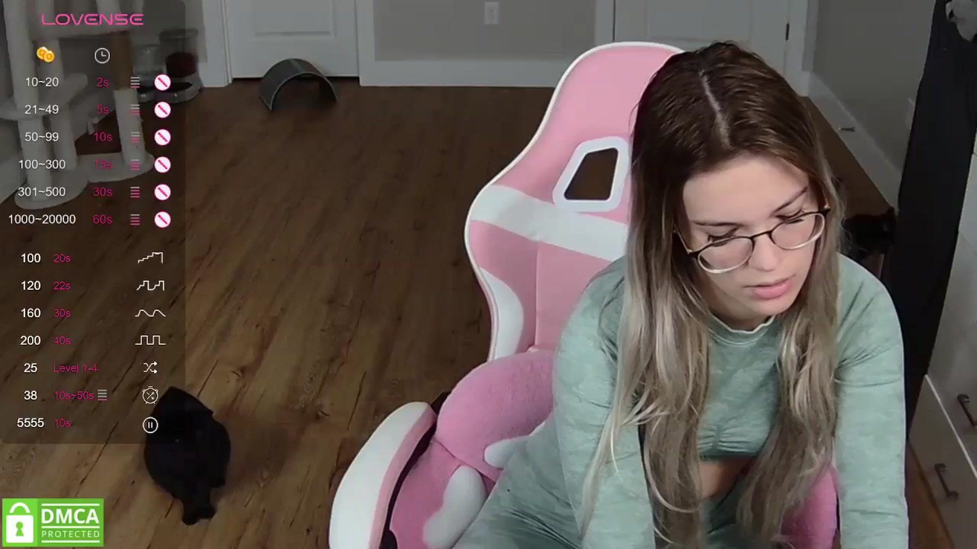 Gallery image thumbnail from Sarahsweets18's myfreecams stream on, 04/23/2024, 15:15 image 7 of 20