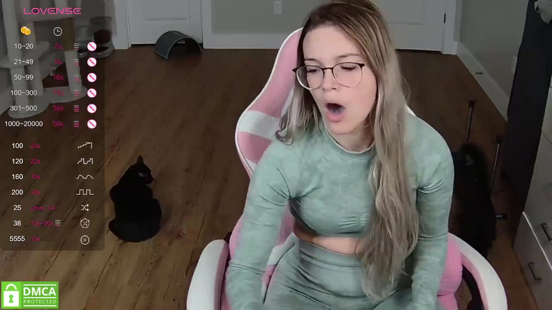 Gallery image thumbnail from Sarahsweets18's myfreecams stream on, 04/23/2024, 15:15 image 16 of 20