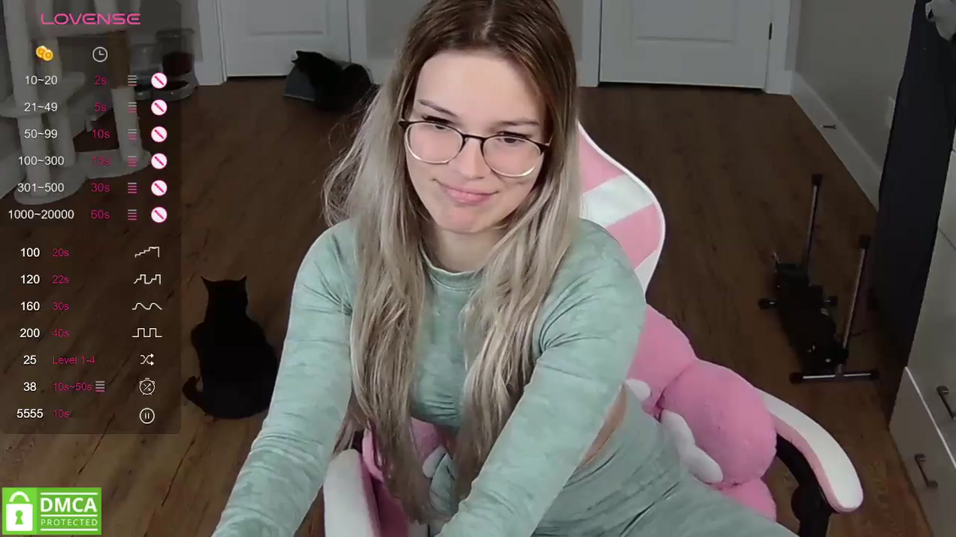 Gallery image thumbnail from Sarahsweets18's myfreecams stream on, 04/23/2024, 15:15 image 15 of 20
