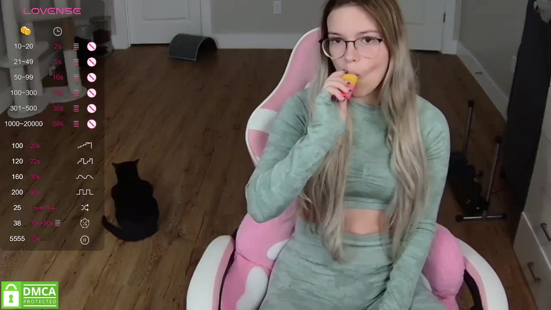 Gallery image thumbnail from Sarahsweets18's myfreecams stream on, 04/23/2024, 15:15 image 14 of 20