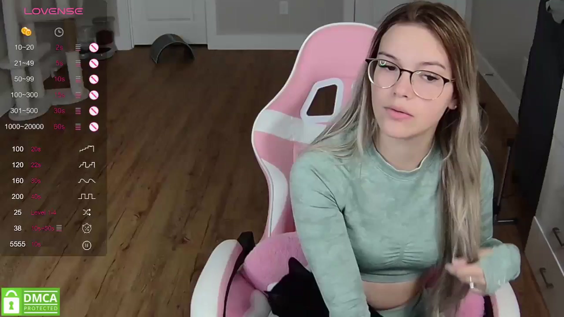 Gallery image thumbnail from Sarahsweets18's myfreecams stream on, 04/23/2024, 15:15 image 2 of 20