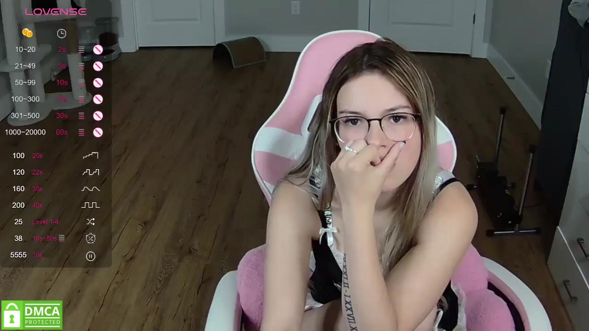 Gallery image thumbnail from Sarahsweets18's myfreecams stream on, 04/23/2024, 19:23 image 18 of 20