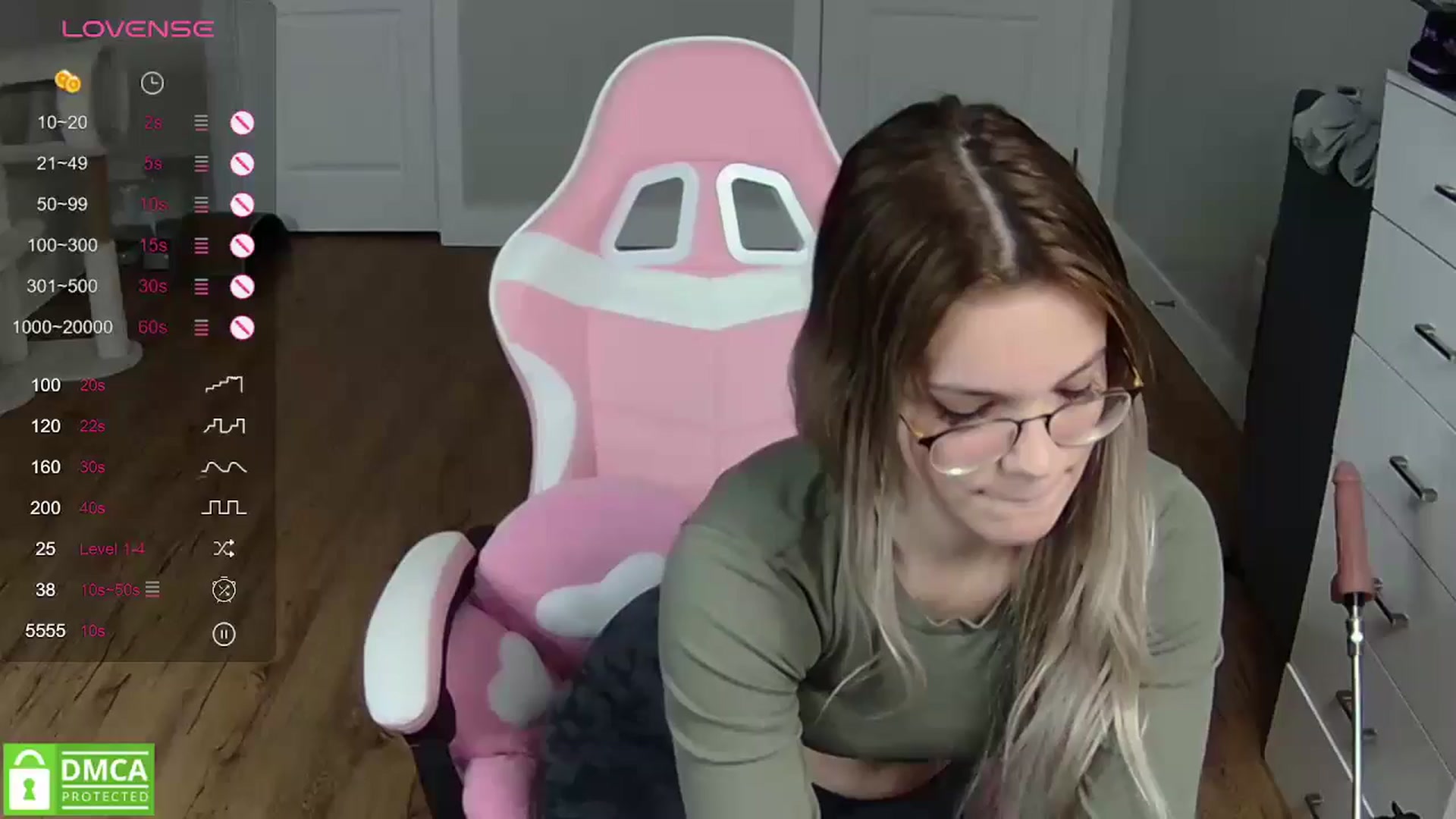 Gallery image thumbnail from Sarahsweets18's myfreecams stream on, 04/28/2024, 03:05 image 9 of 20
