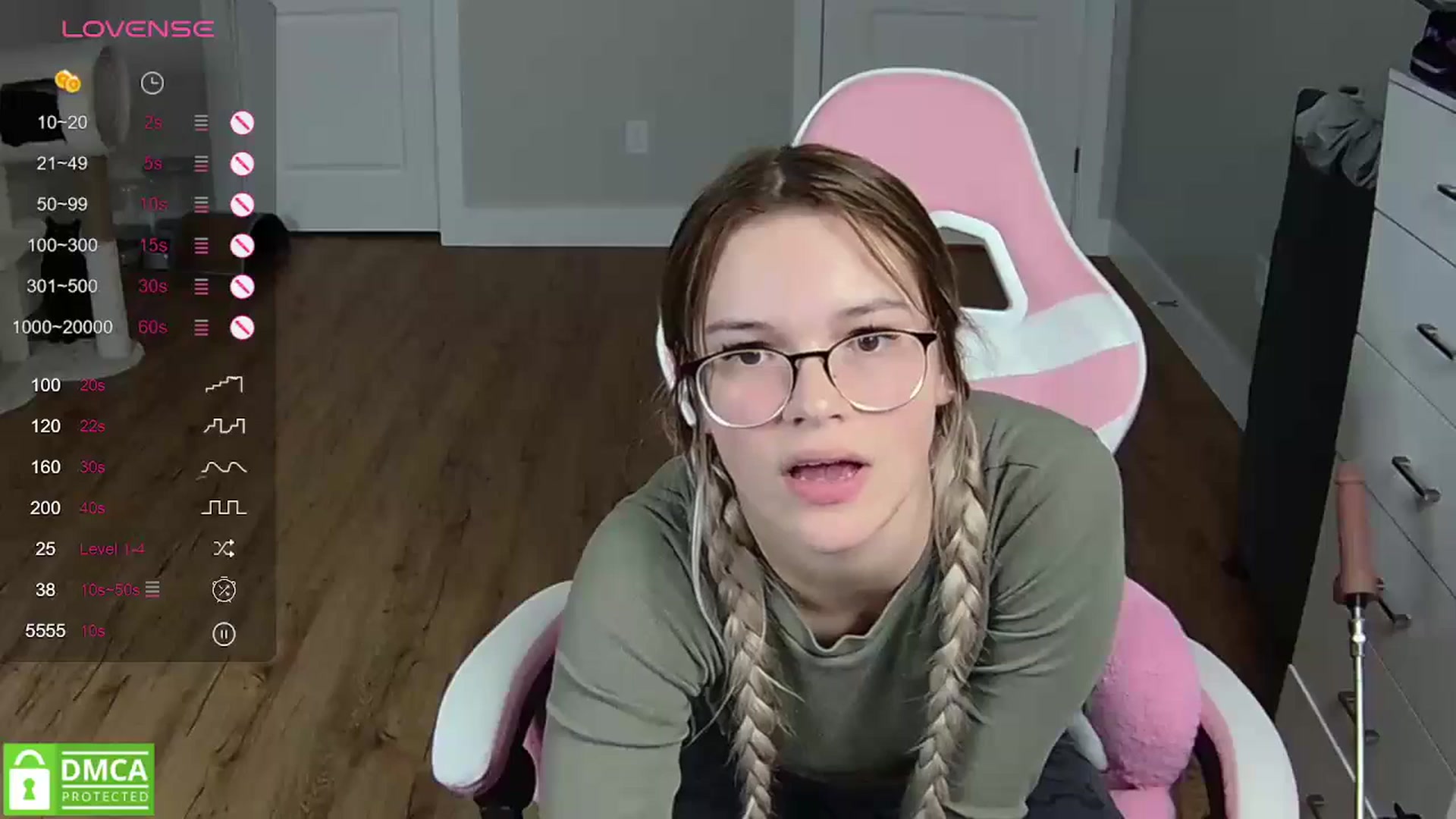 Gallery image thumbnail from Sarahsweets18's myfreecams stream on, 04/28/2024, 03:05 image 15 of 20